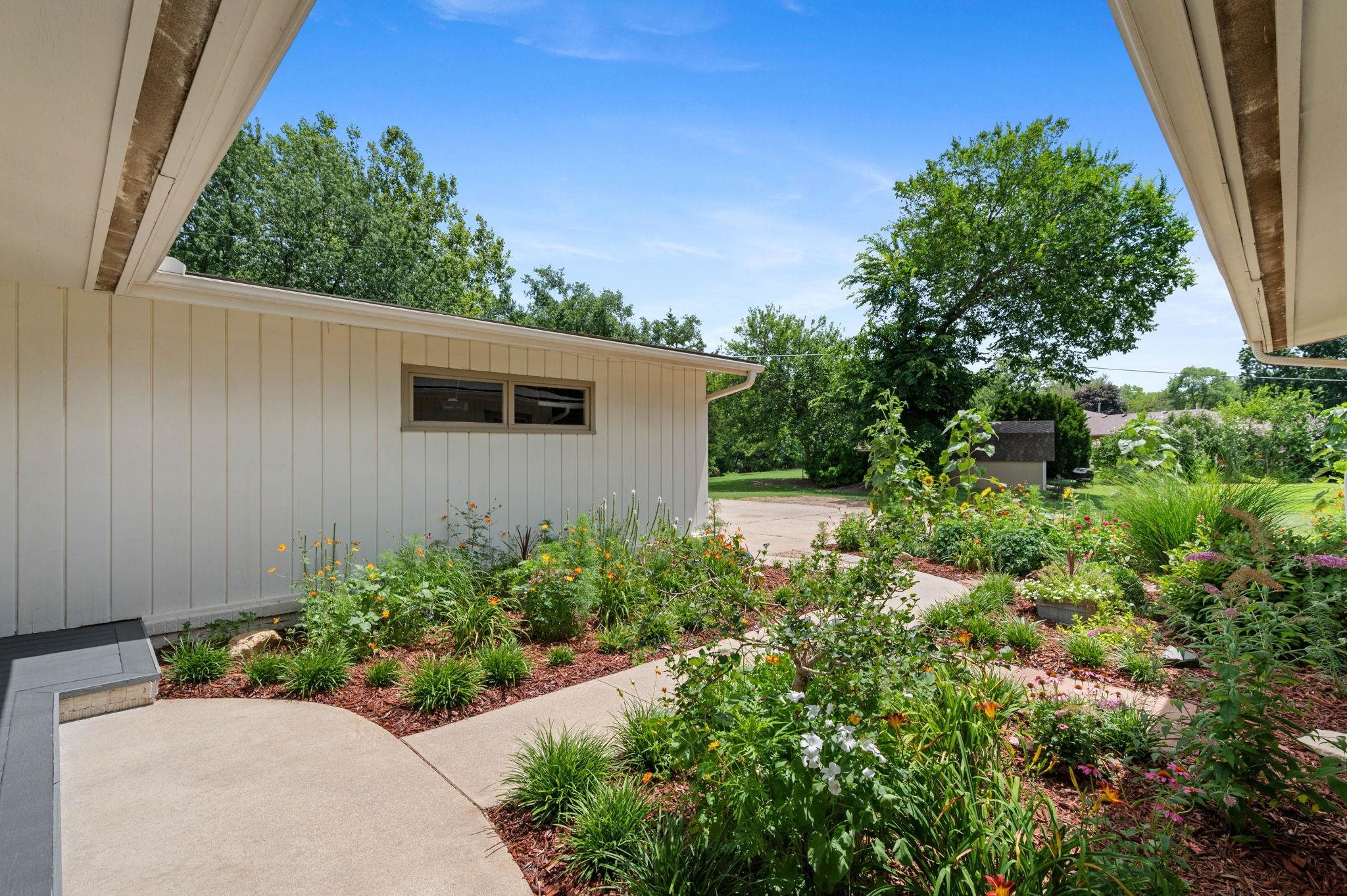 262 S Bonnie Brae Street Wichita KS 67207