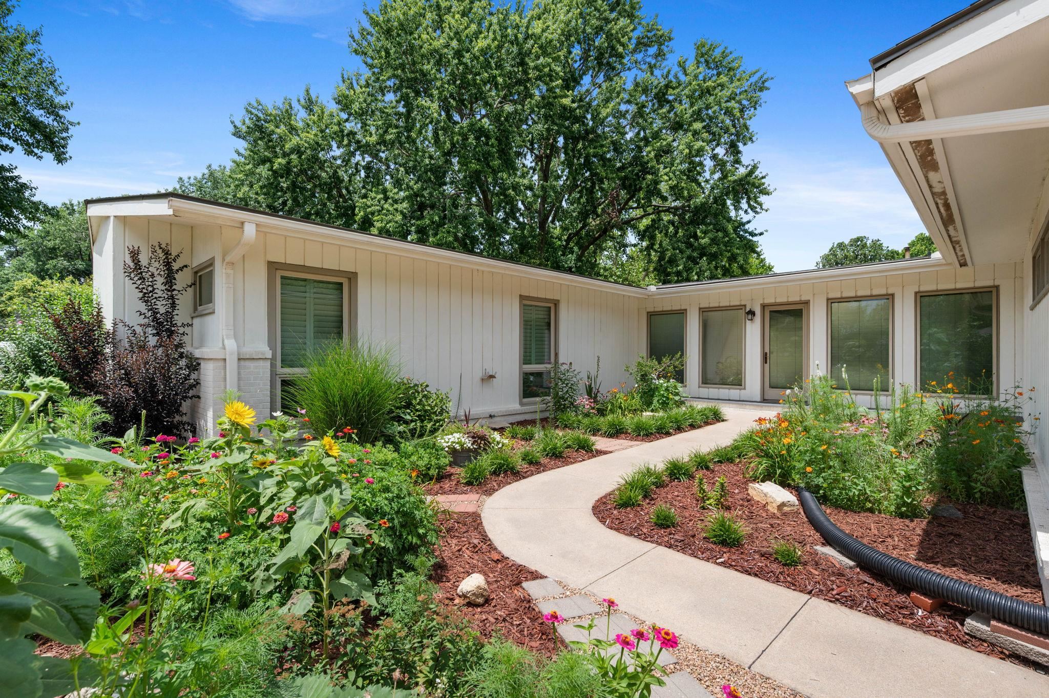 262 S Bonnie Brae Street Wichita KS 67207
