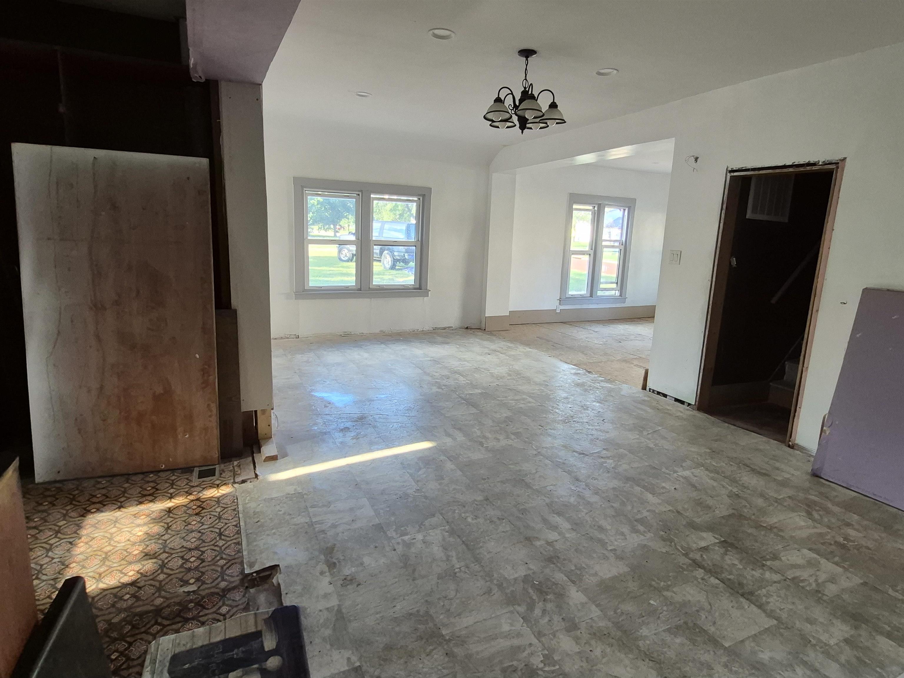 609 S B Street Arkansas City KS 67005-3411