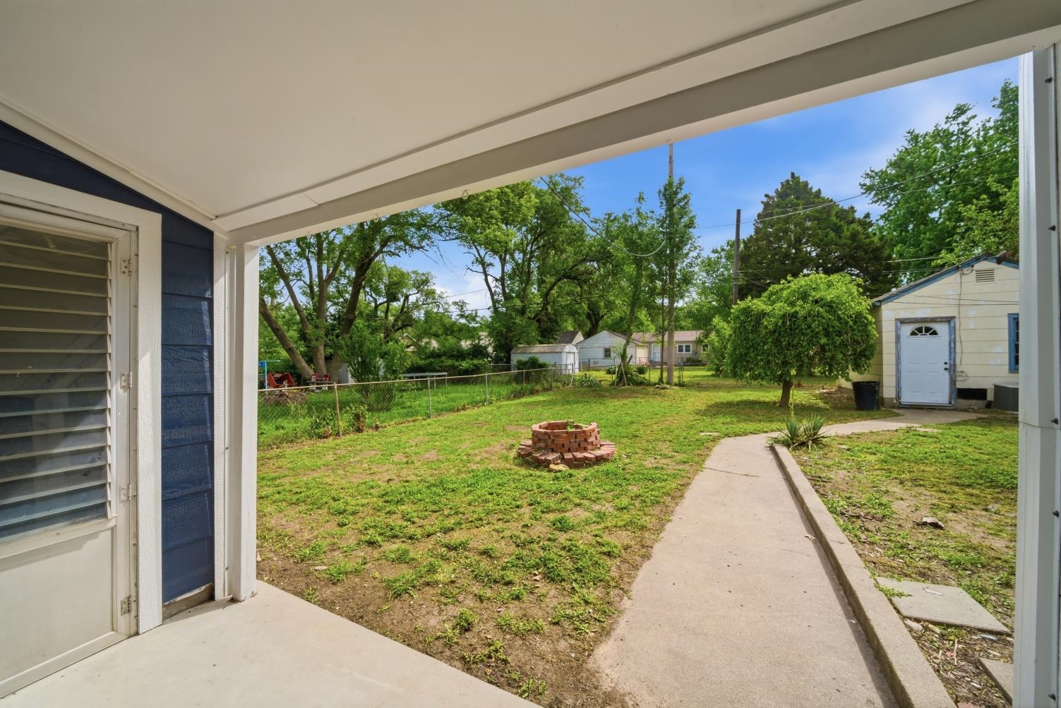 1612 N Cron Augusta KS 67010