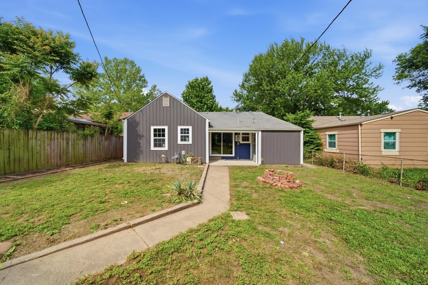 1612 N Cron Augusta KS 67010