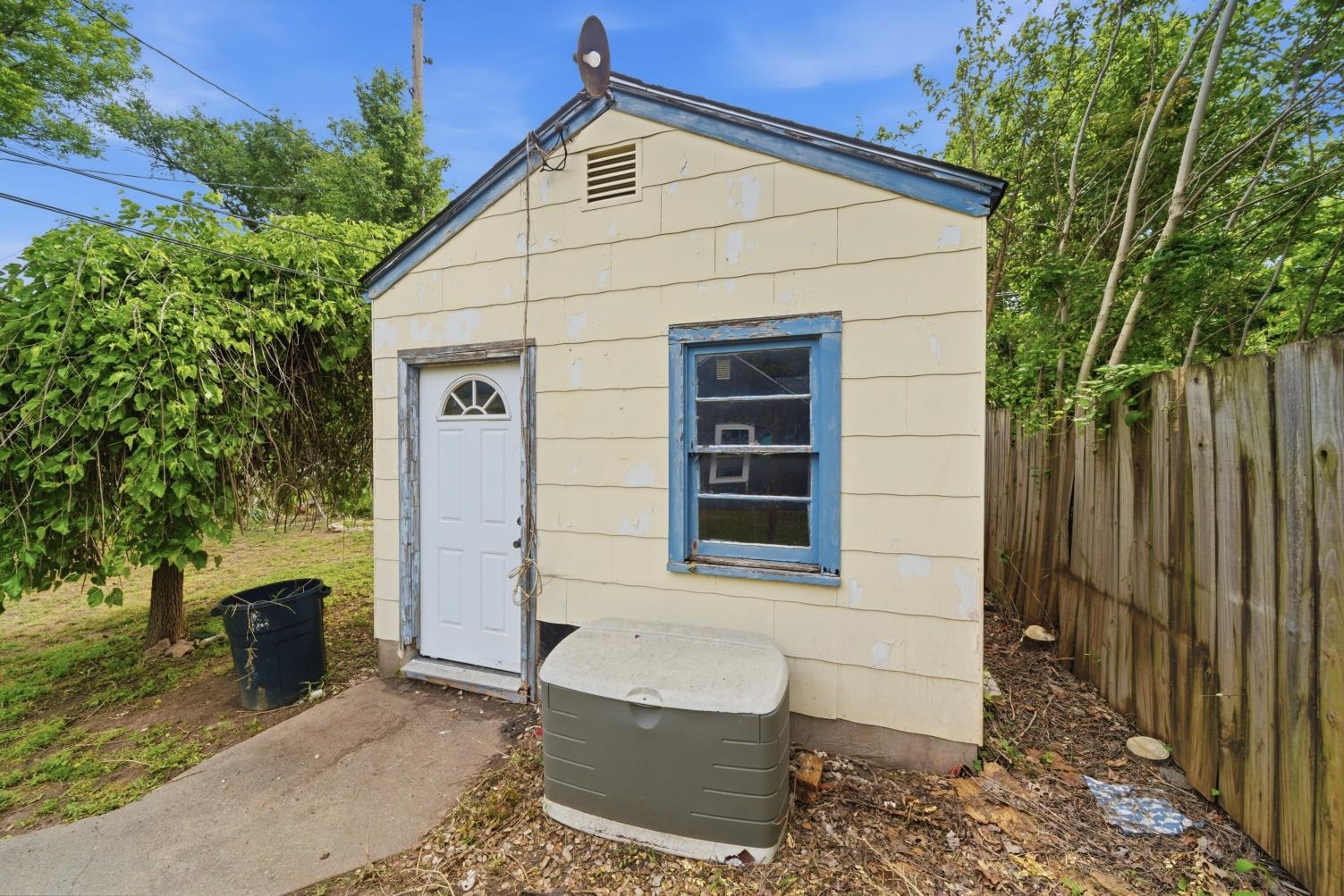 1612 N Cron Augusta KS 67010