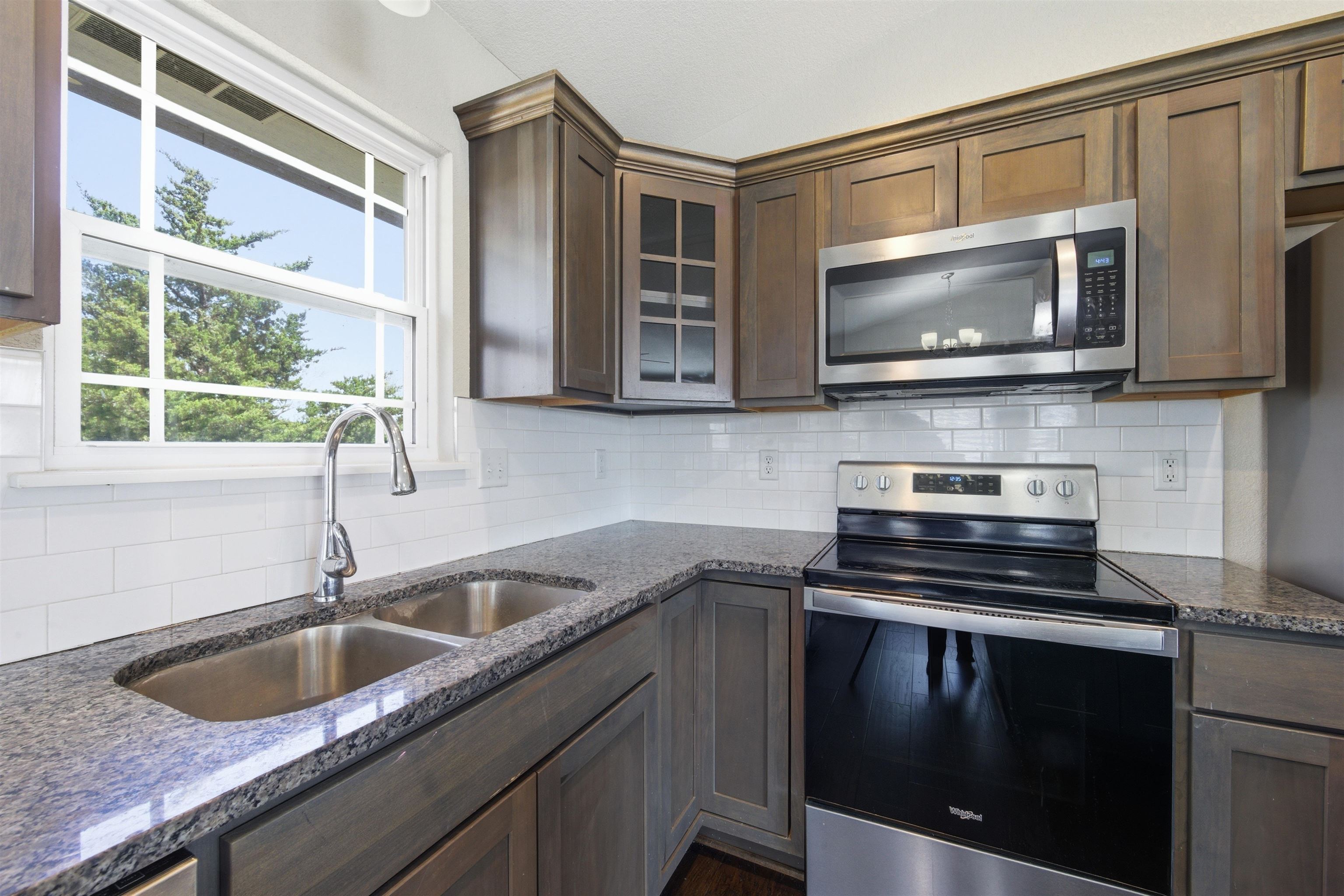 516 E Shade Andover KS 67002