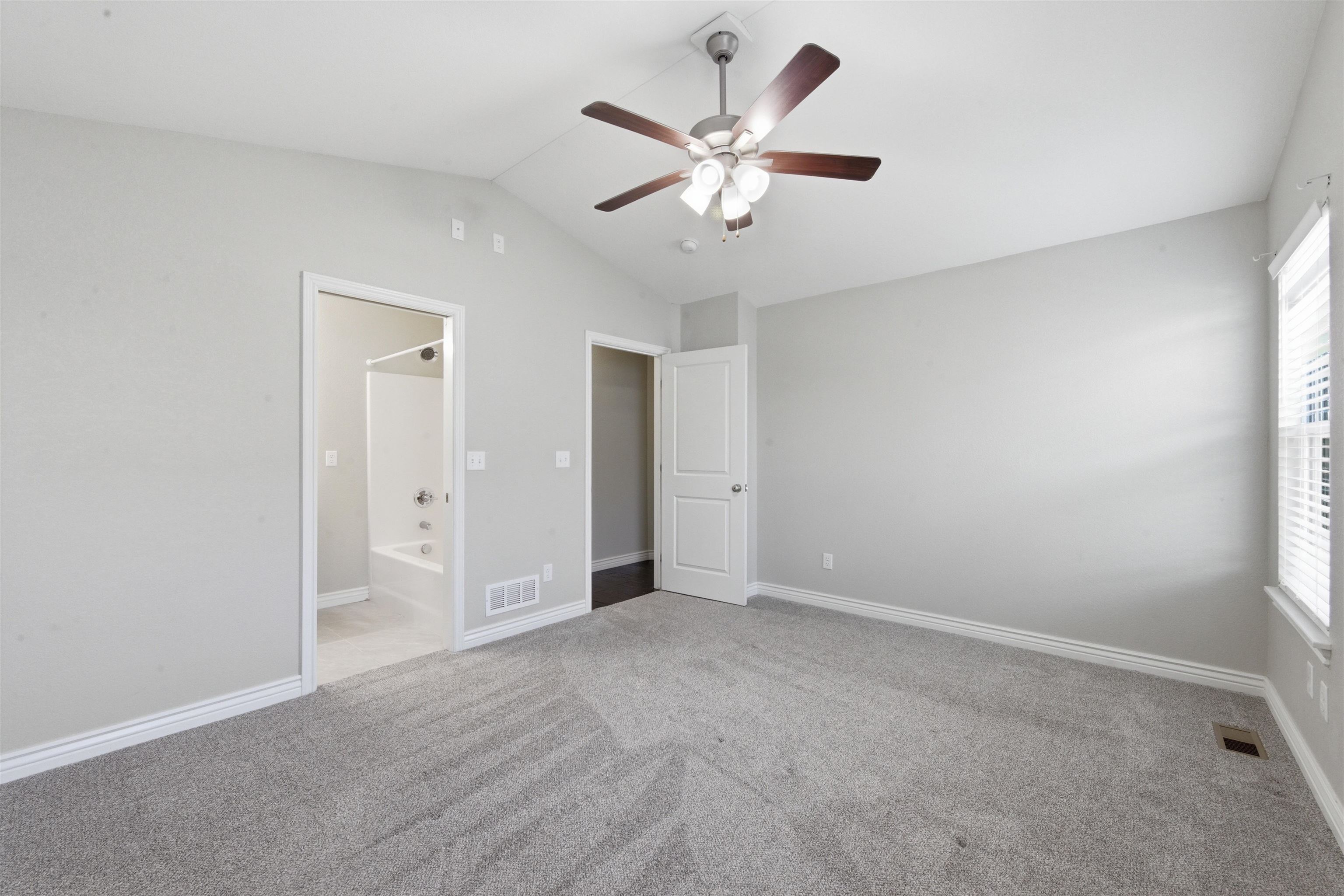 516 E Shade Andover KS 67002