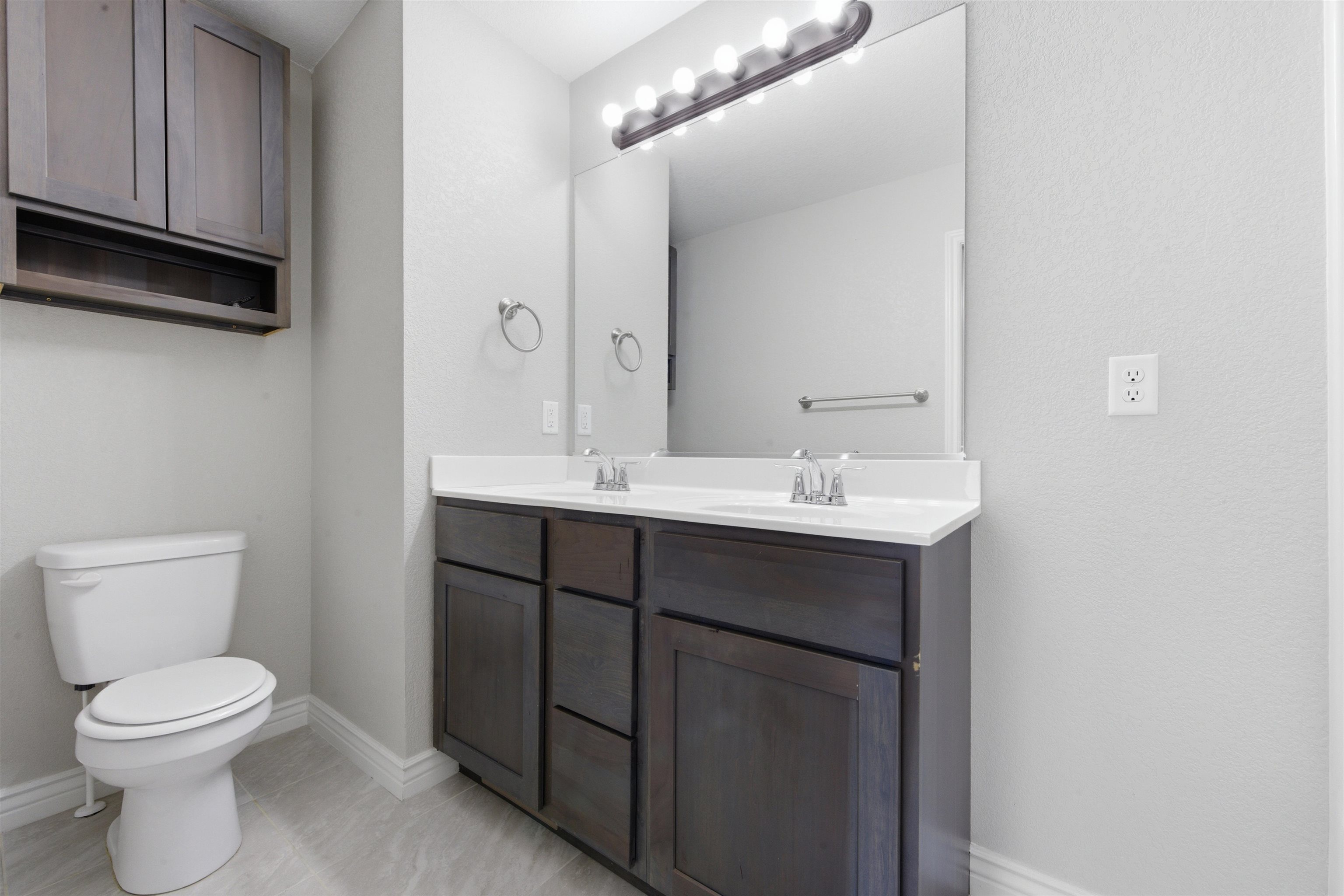 516 E Shade Andover KS 67002