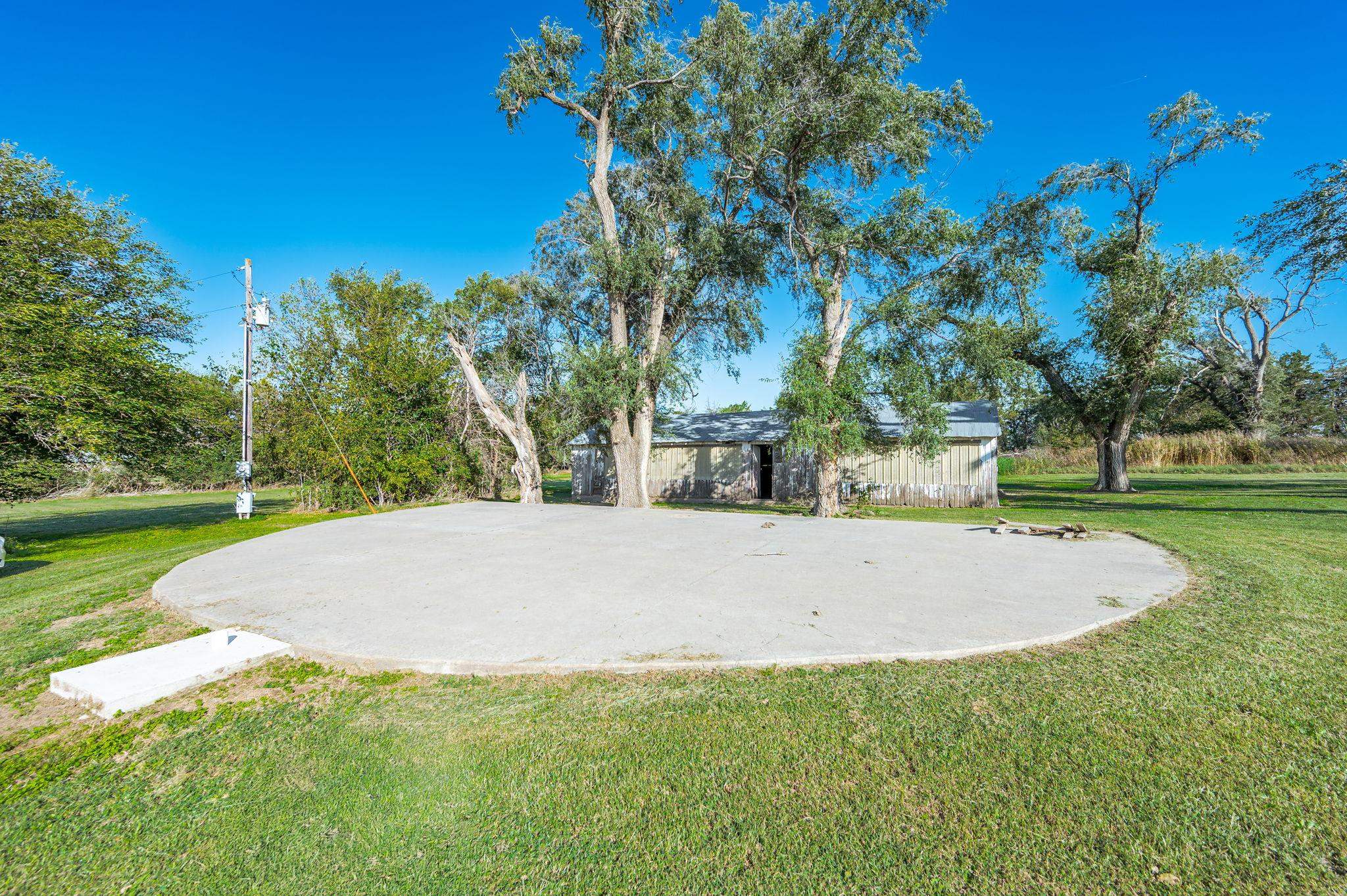 8106 S Sandhill Road Burrton KS 67020