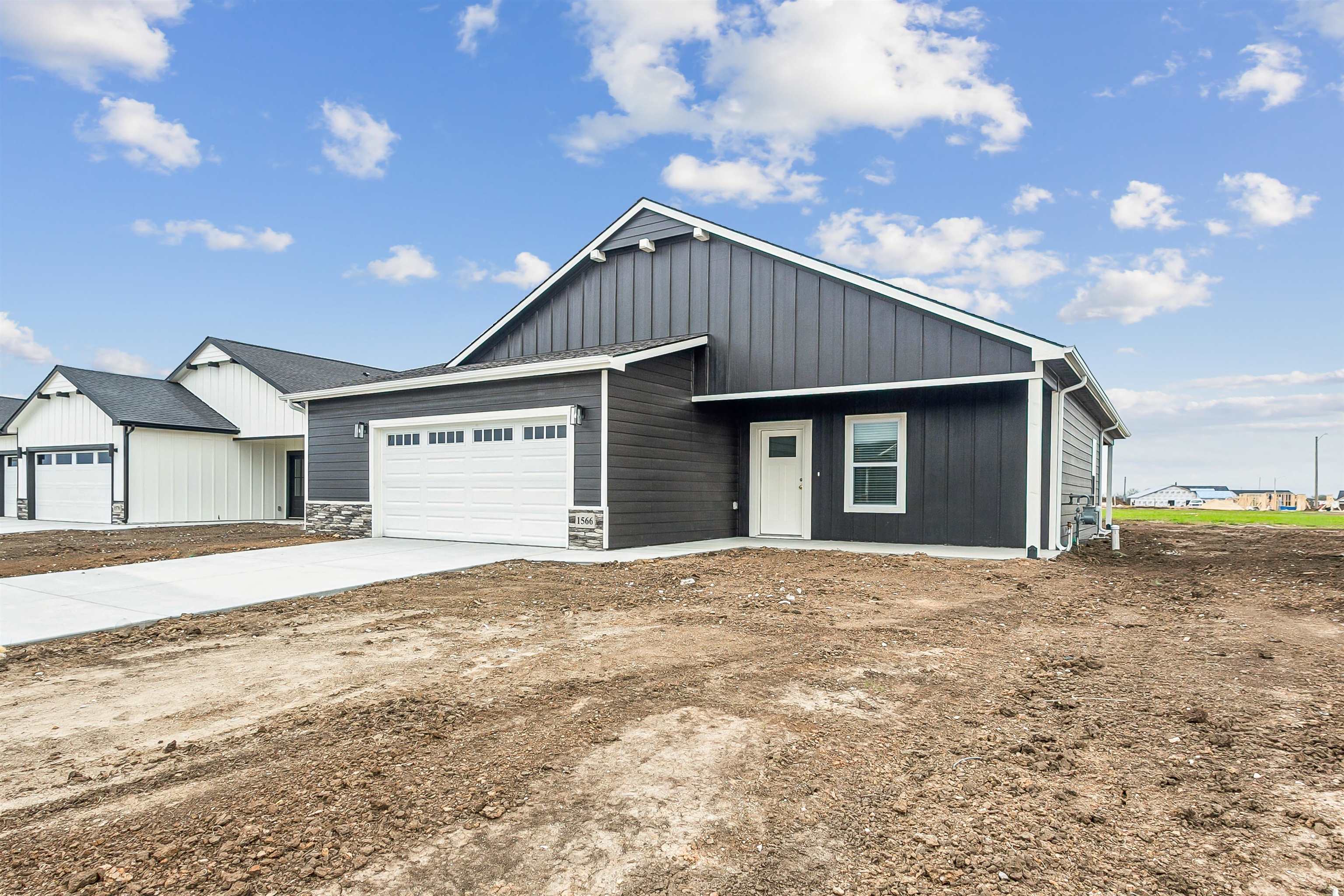1566 N Emerald Valley Drive Mulvane KS 67110