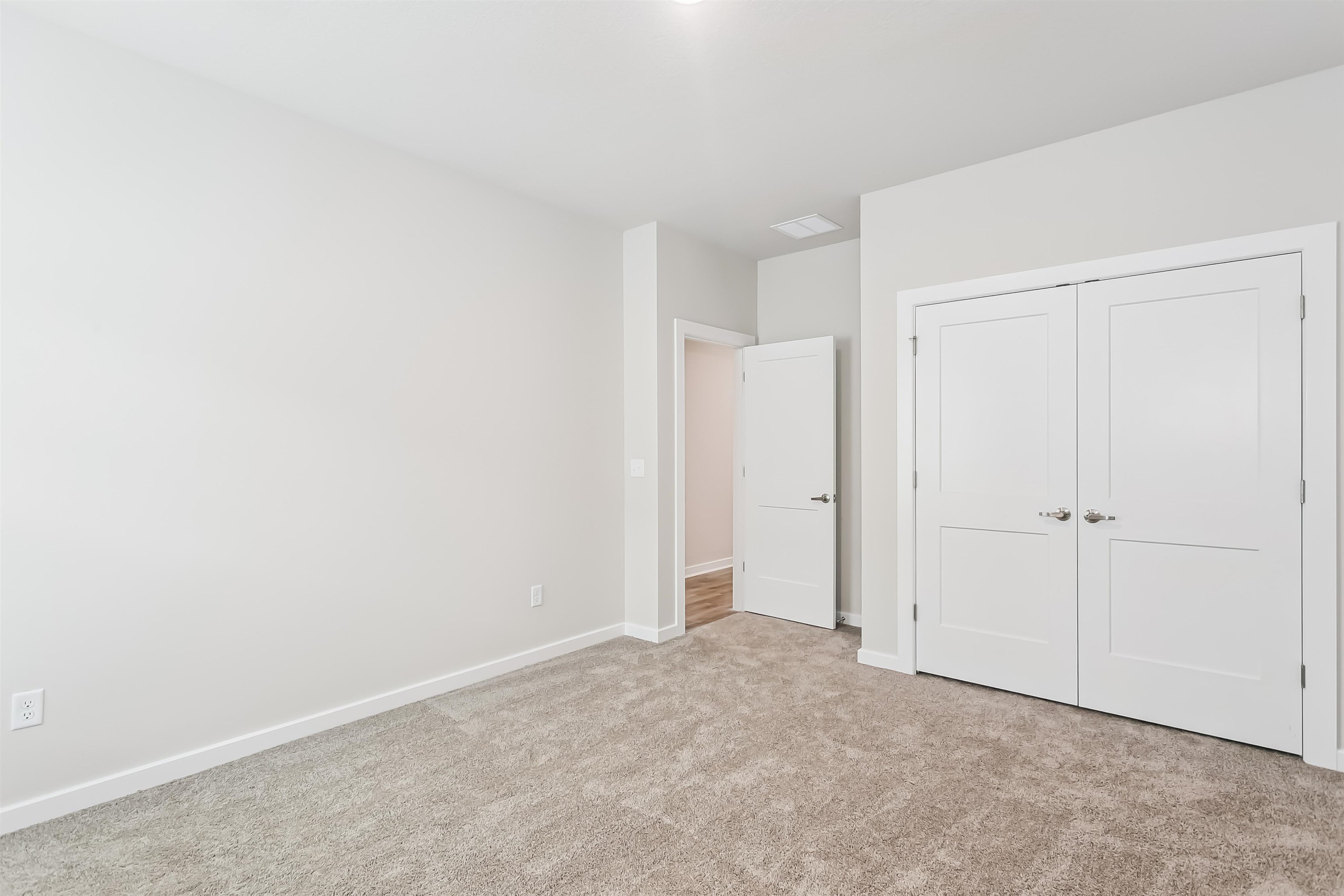1566 N Emerald Valley Drive Mulvane KS 67110