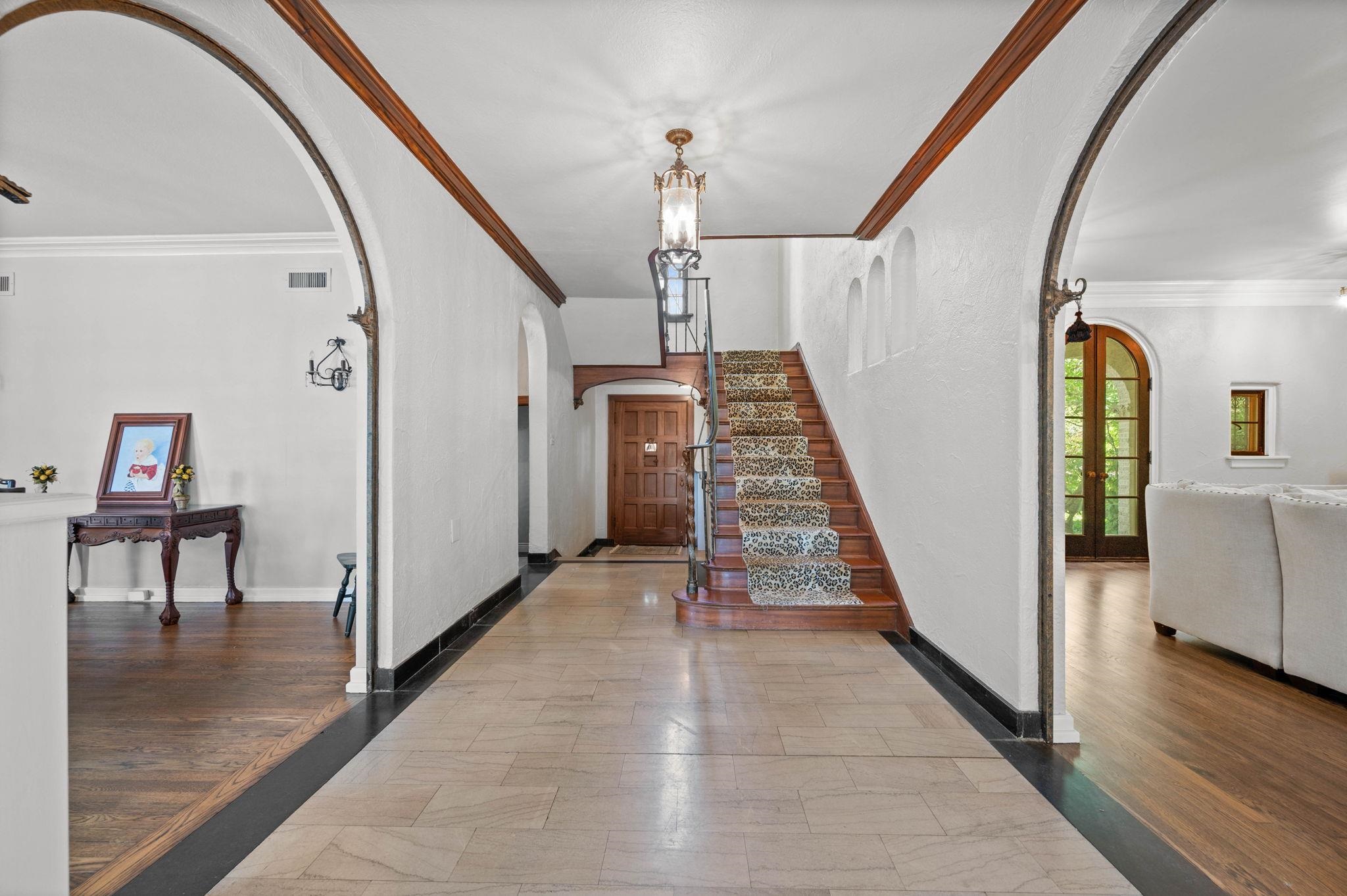 334 N Crestway Wichita KS 67208