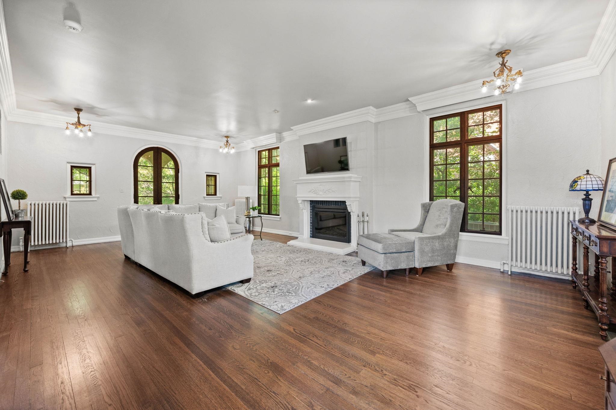 334 N Crestway Wichita KS 67208