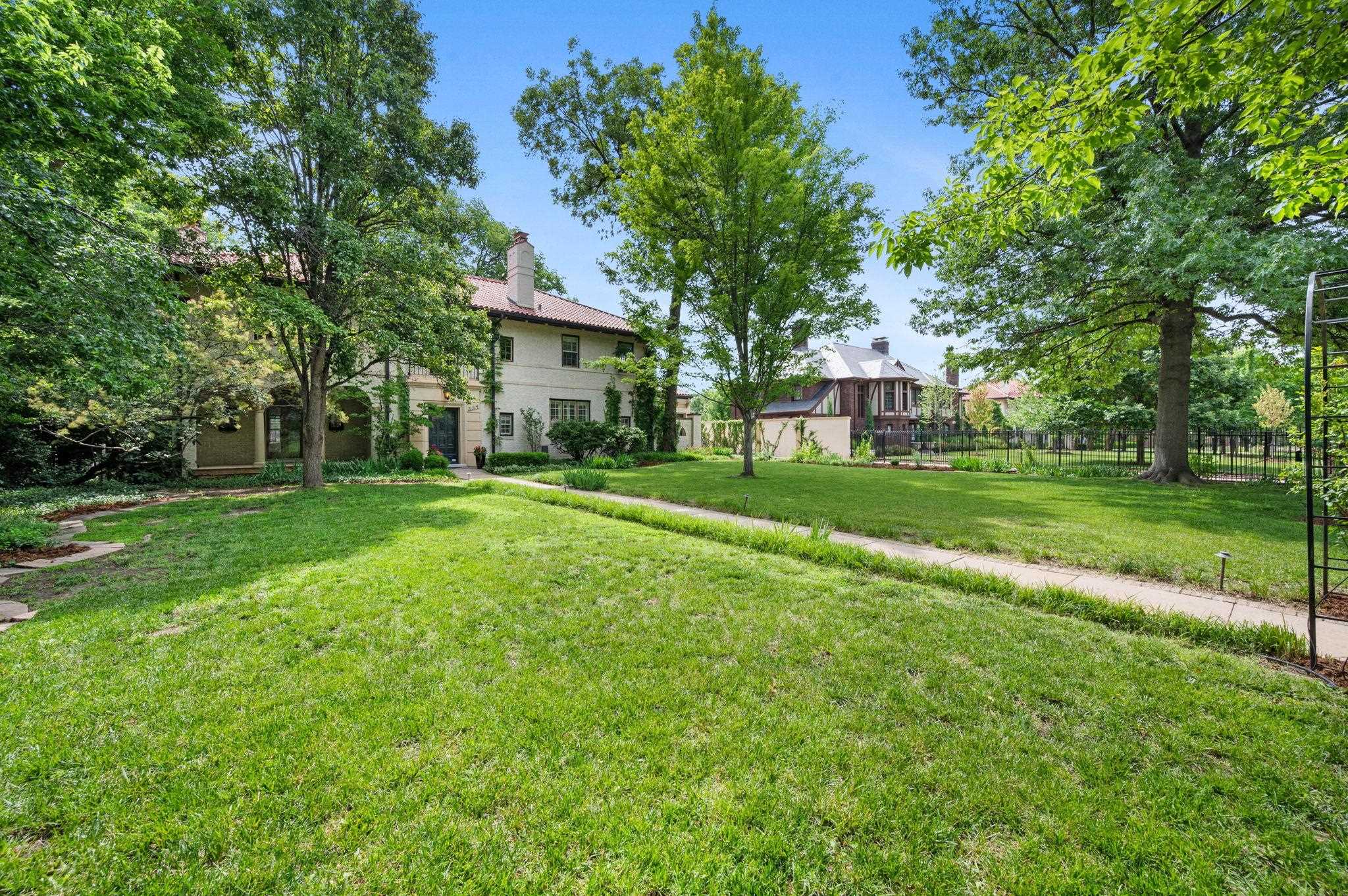 334 N Crestway Wichita KS 67208