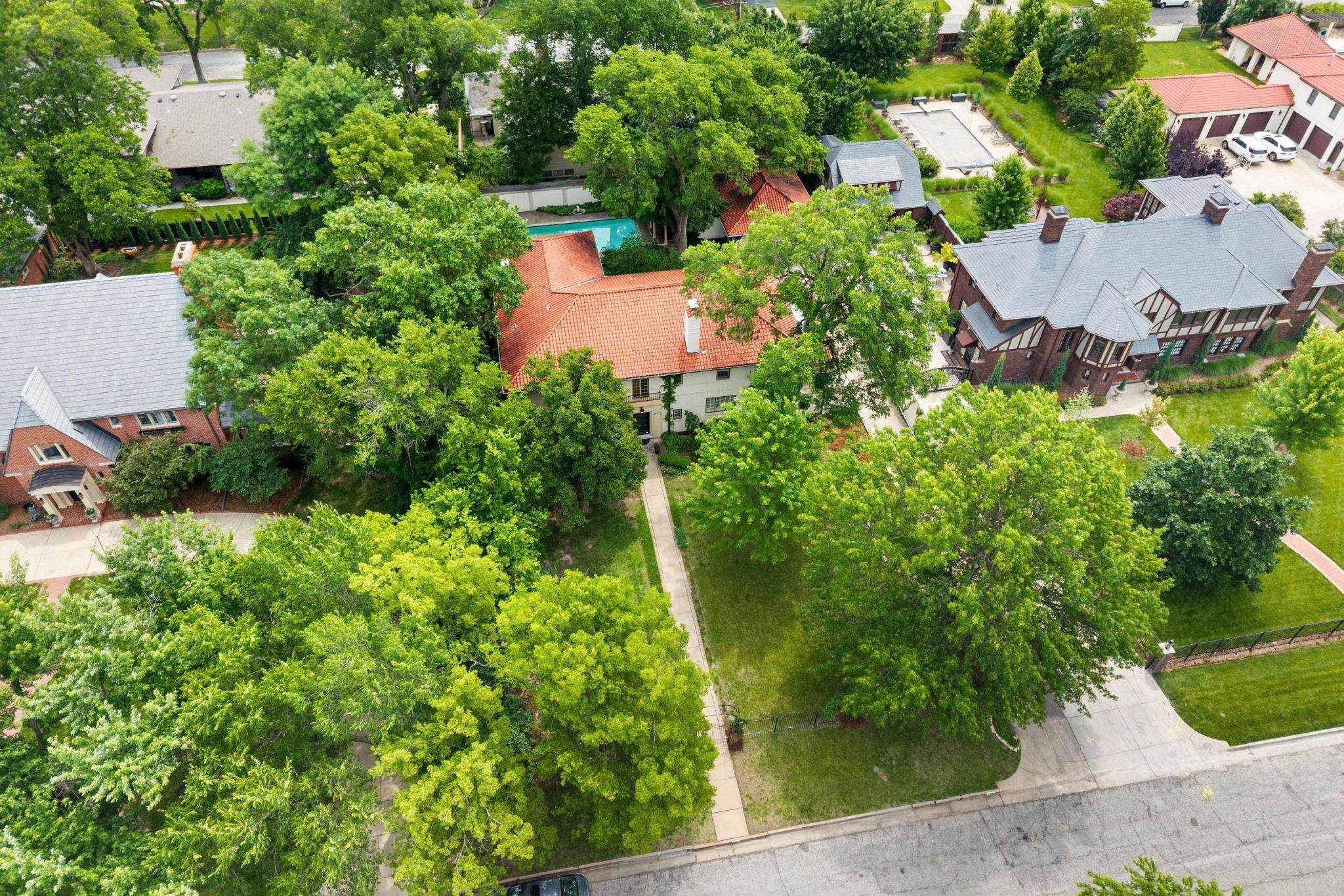 334 N Crestway Wichita KS 67208