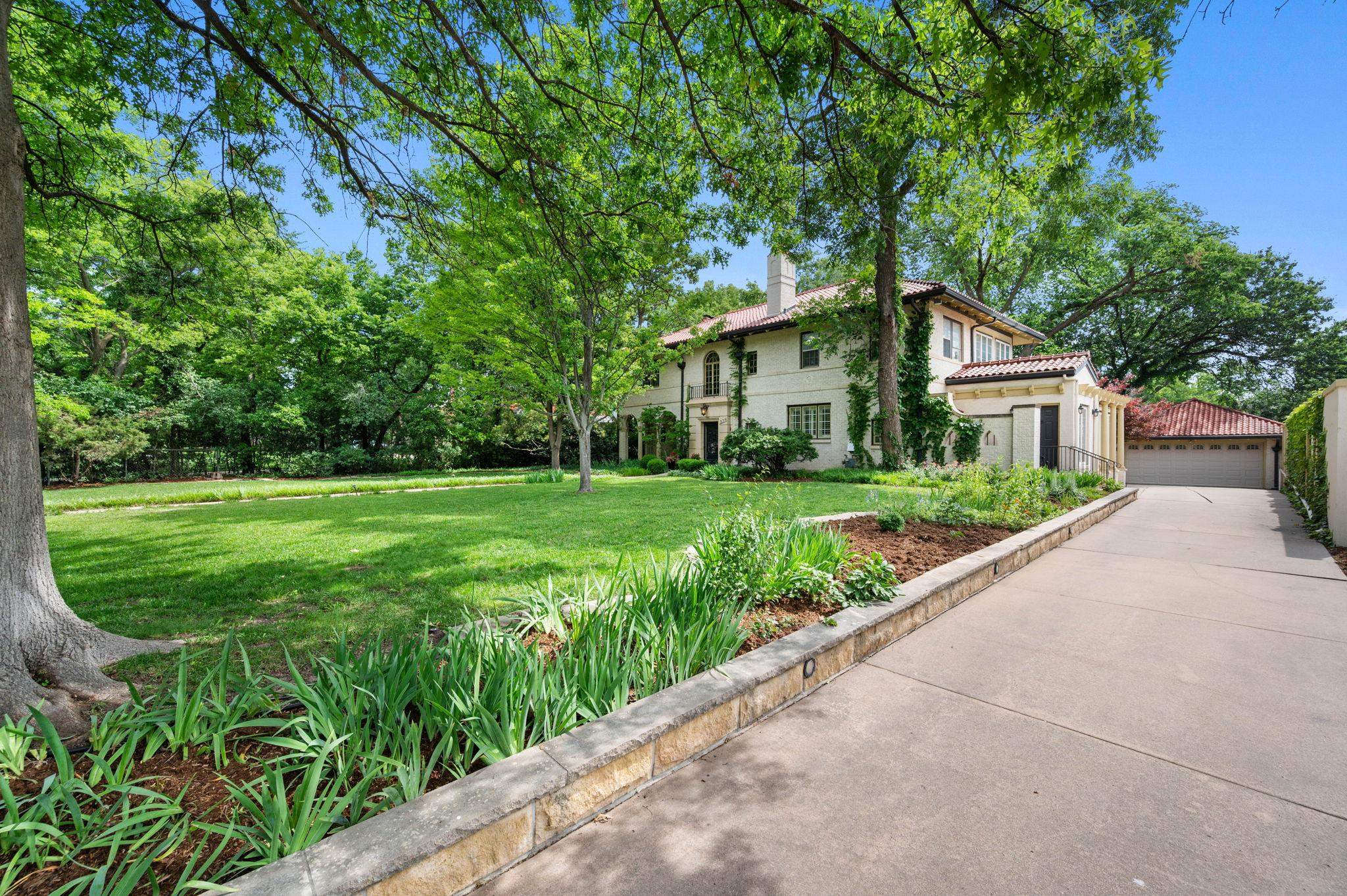 334 N Crestway Wichita KS 67208