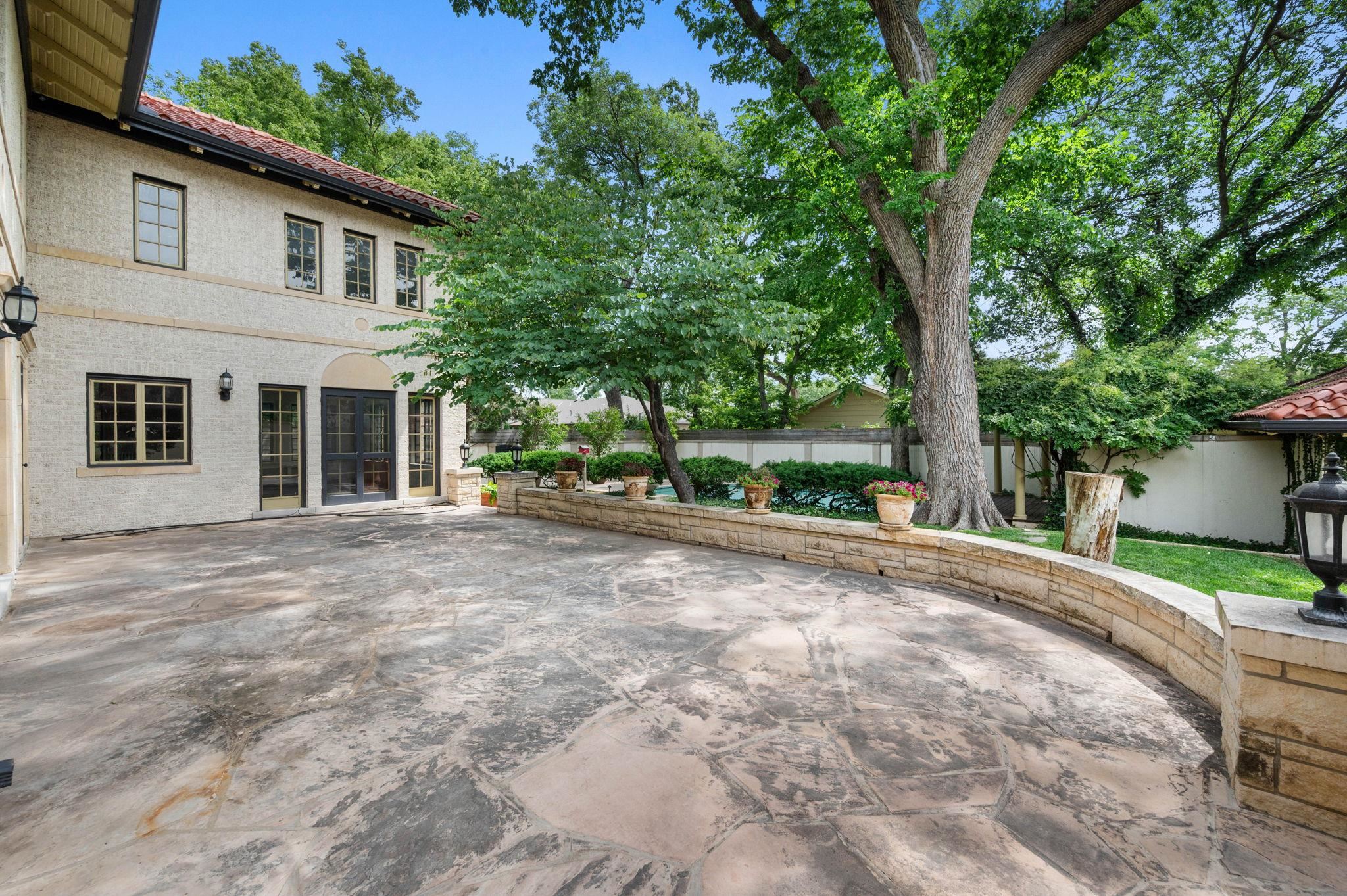 334 N Crestway Wichita KS 67208