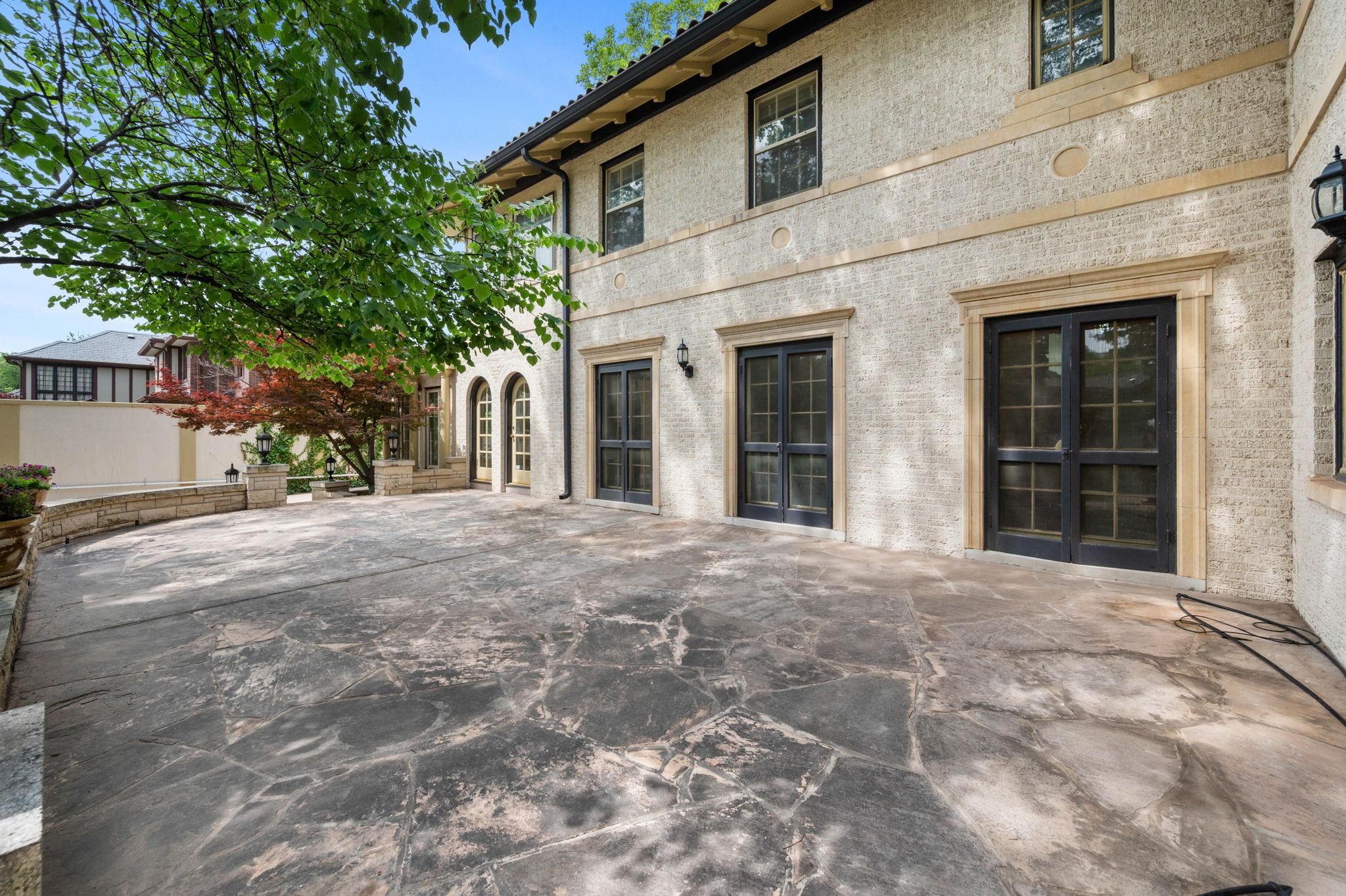 334 N Crestway Wichita KS 67208