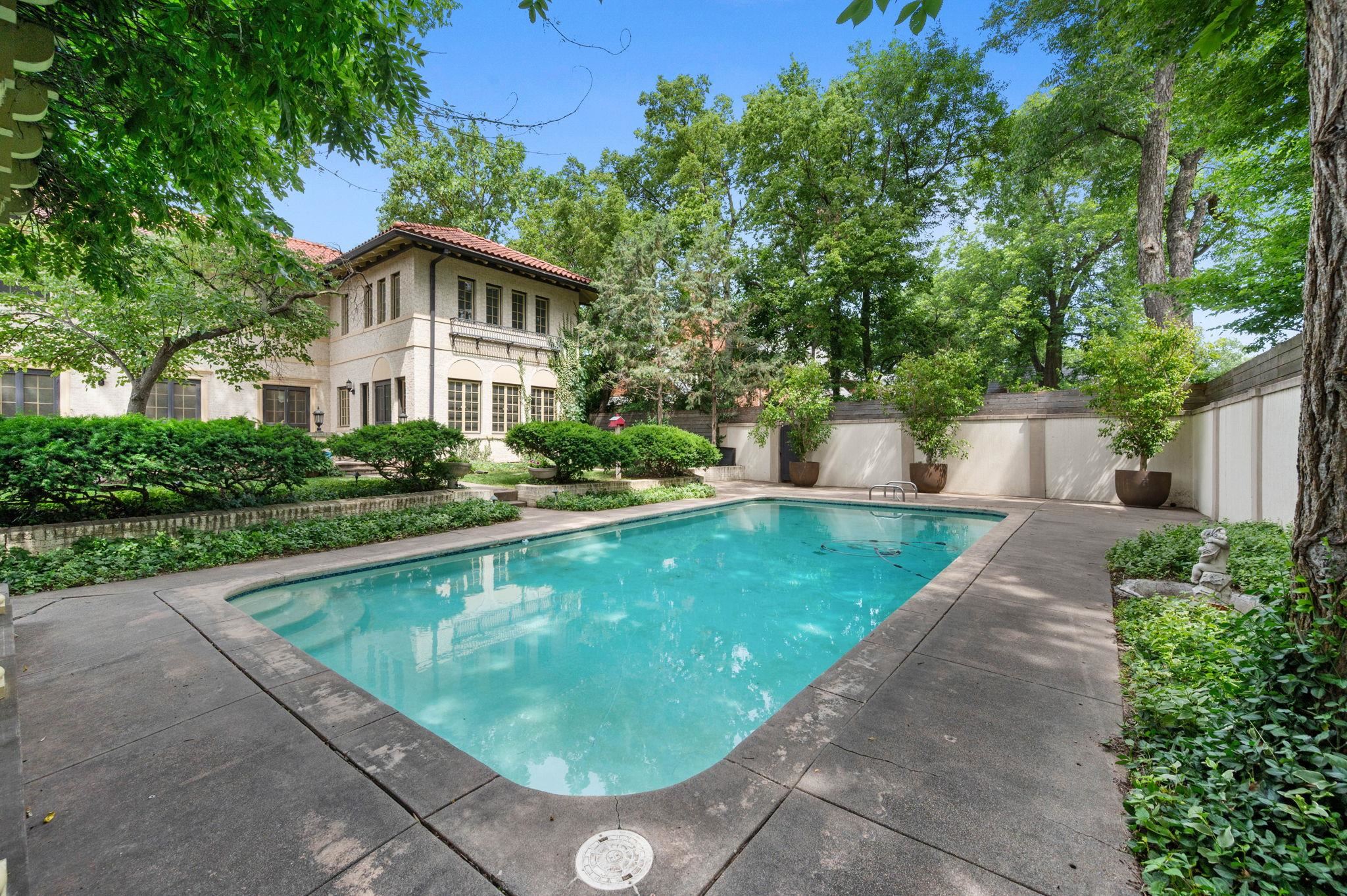 334 N Crestway Wichita KS 67208
