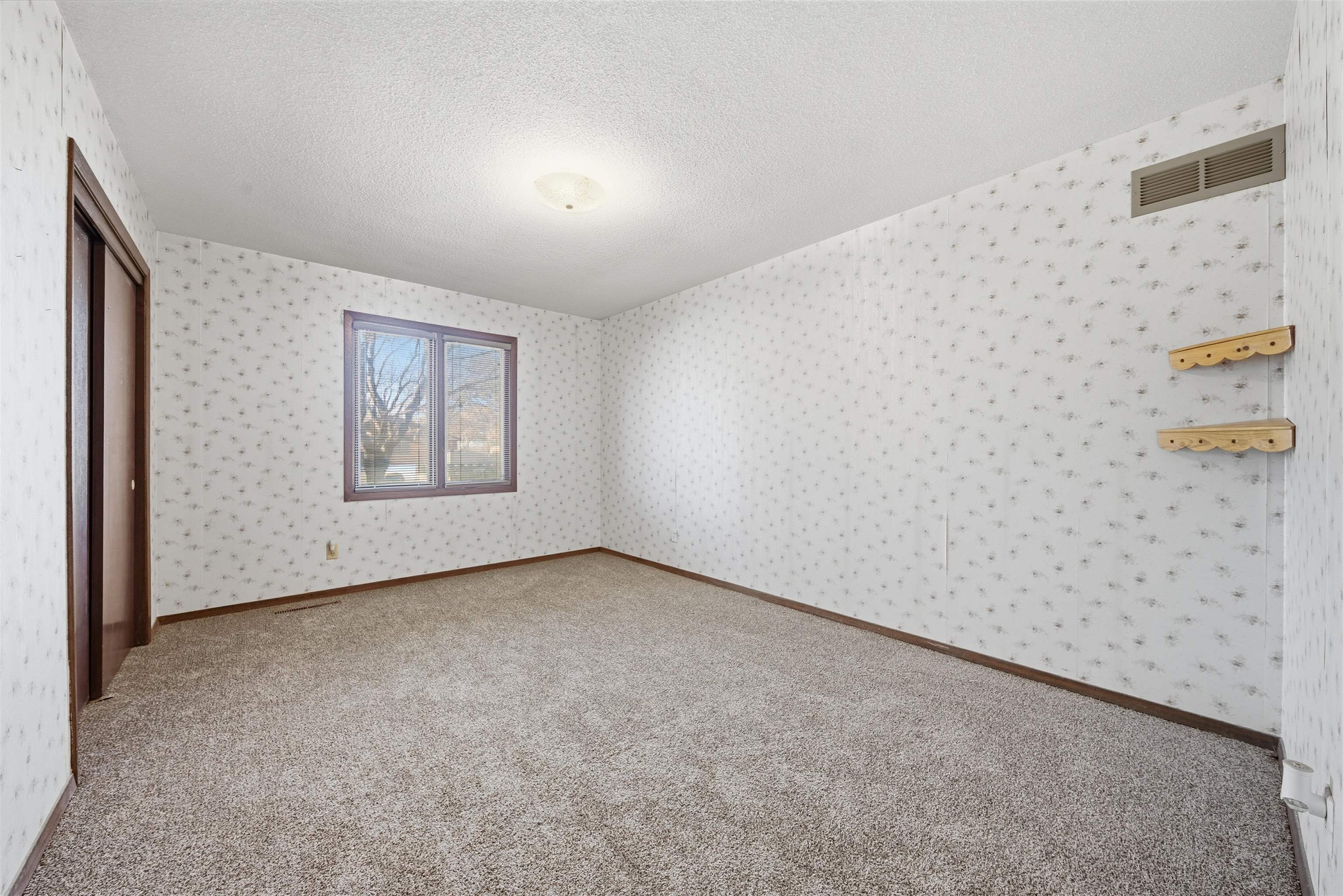 209 W Garnett Court Garden Plain KS 67050