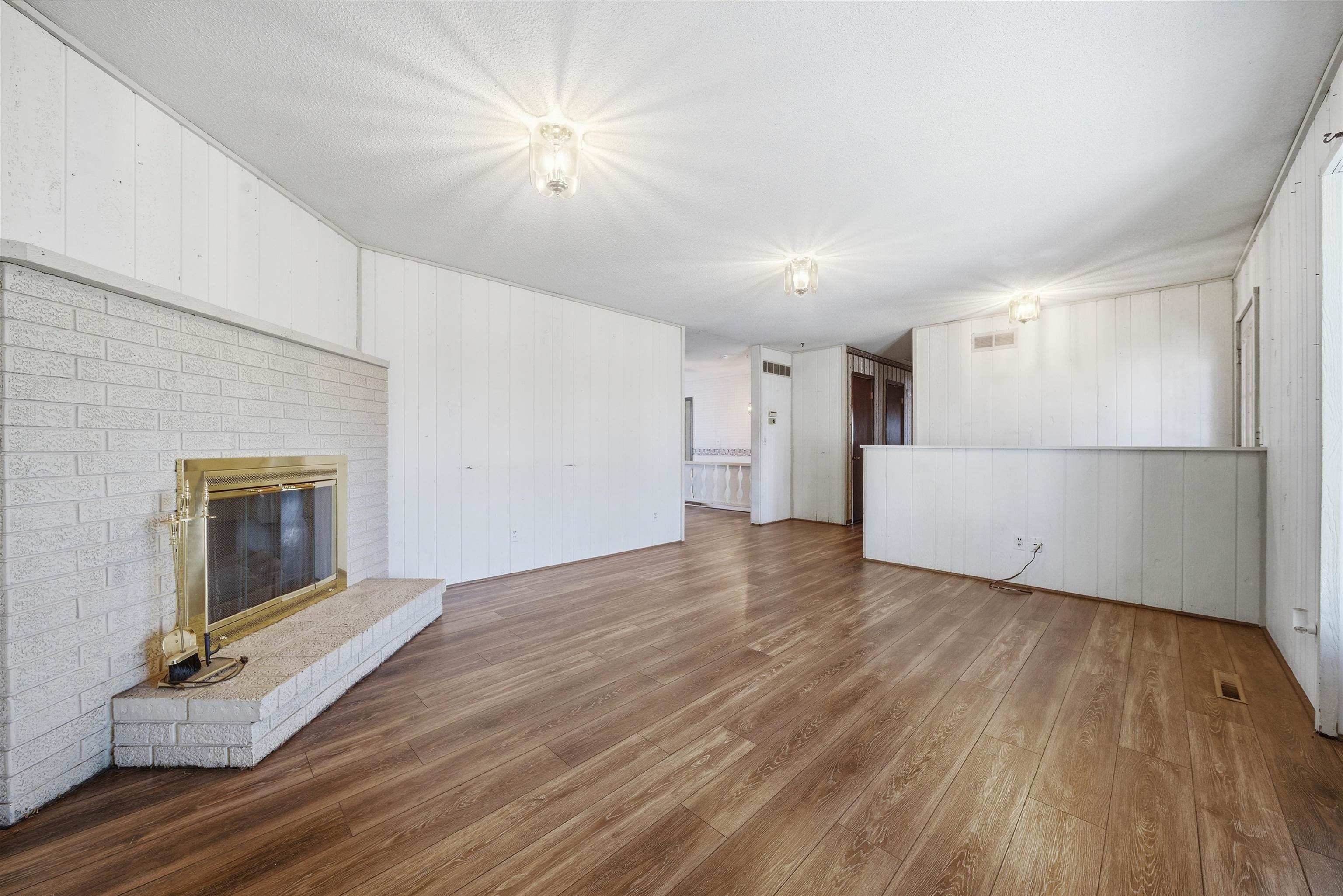 209 W Garnett Court Garden Plain KS 67050