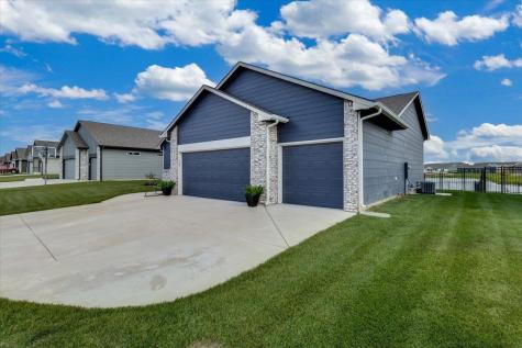 10913 W Cedar Lane Maize KS 67101
