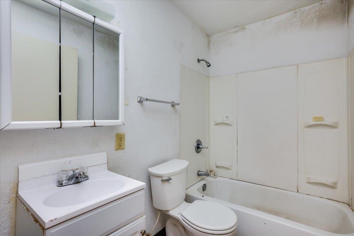 1516 E Del Mar Wichita KS 67216