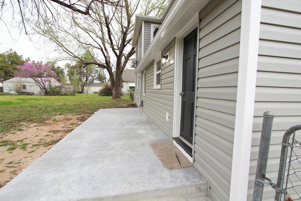 1203 N High Street Newton KS 67114