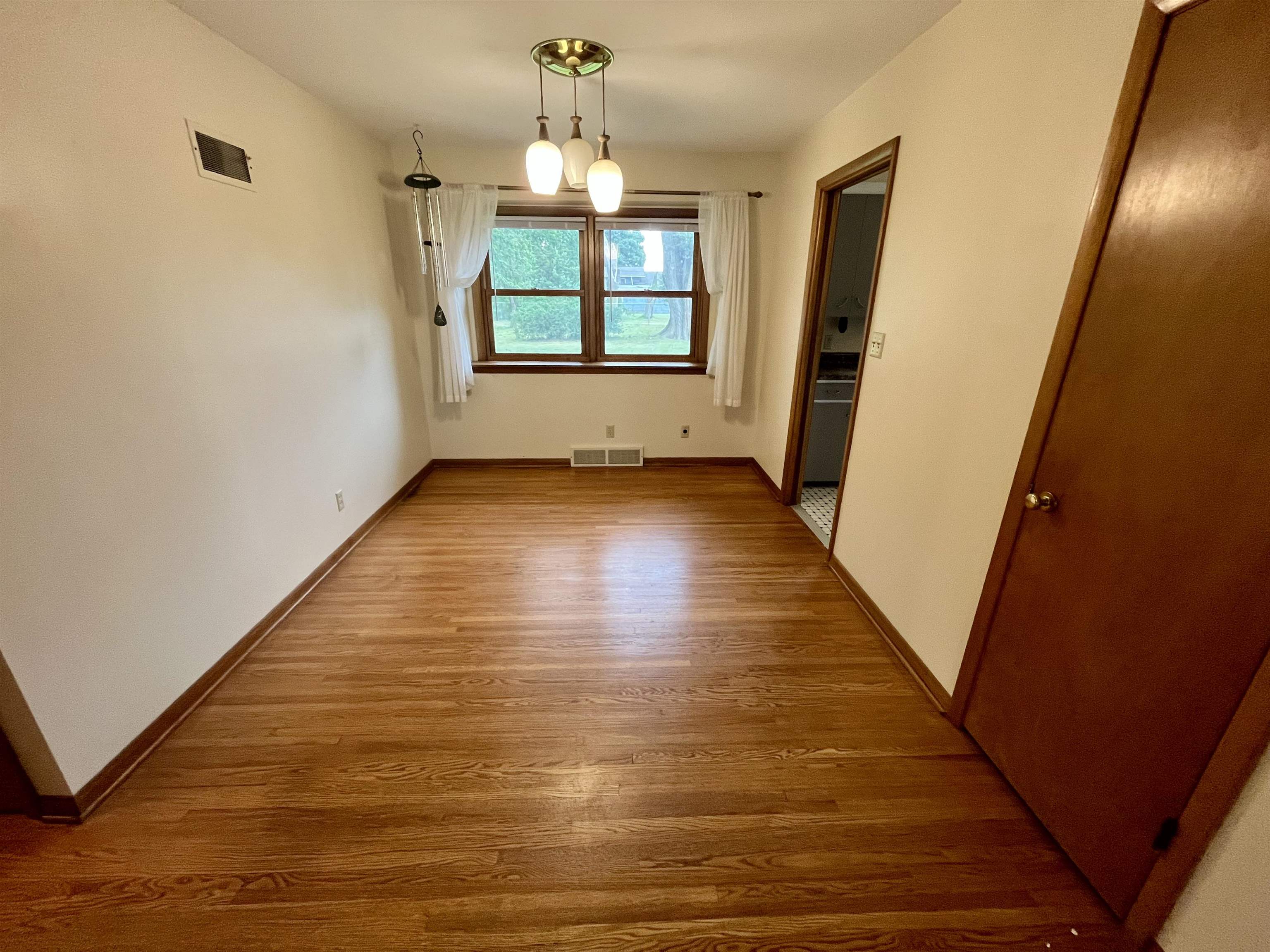 1417 W 6th Street Newton KS 67114