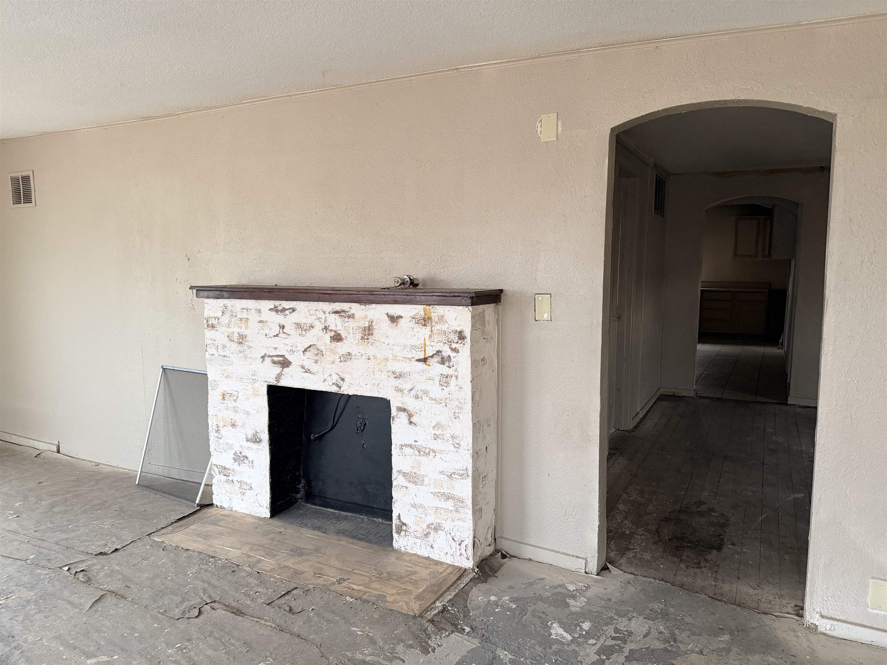 1951 S Everett Street Wichita KS 67213