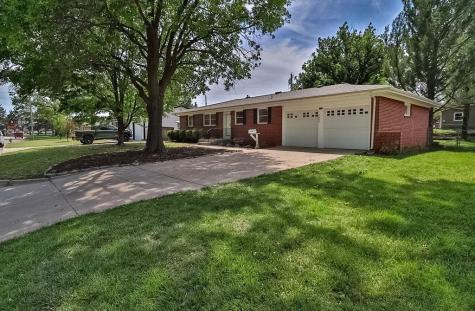 1605 N Illinois Avenue Wichita KS 67203