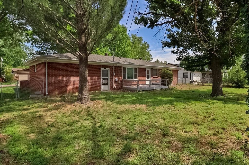 1605 N Illinois Avenue Wichita KS 67203