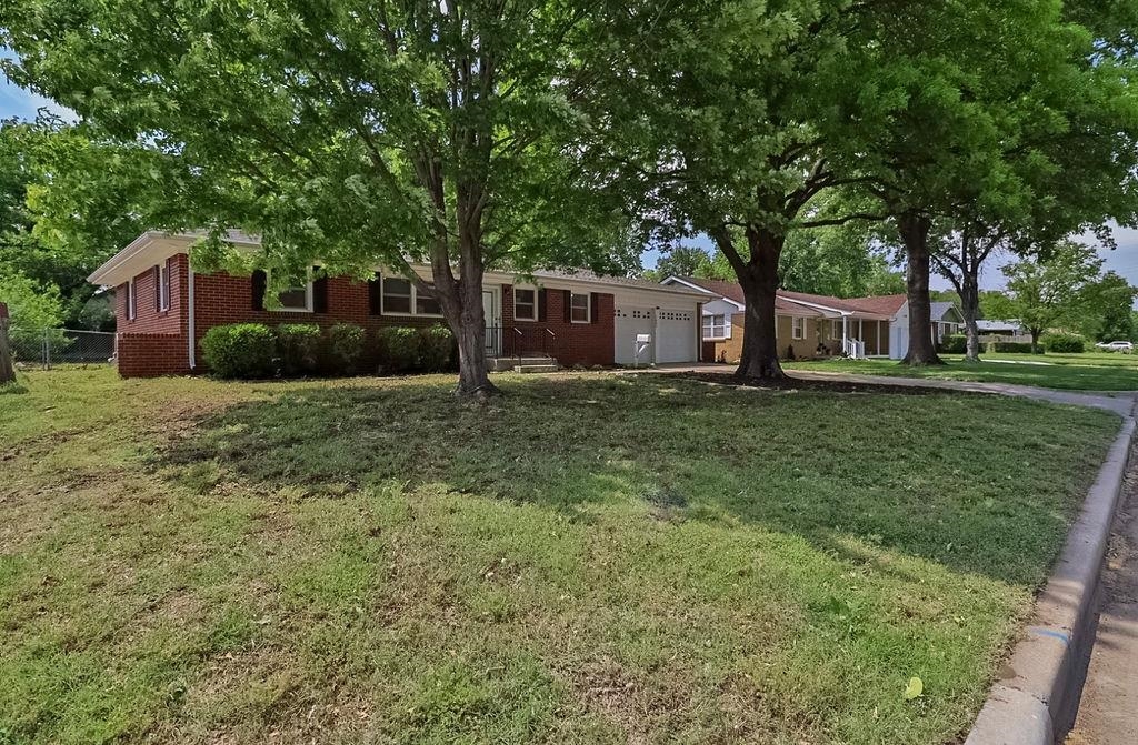 1605 N Illinois Avenue Wichita KS 67203