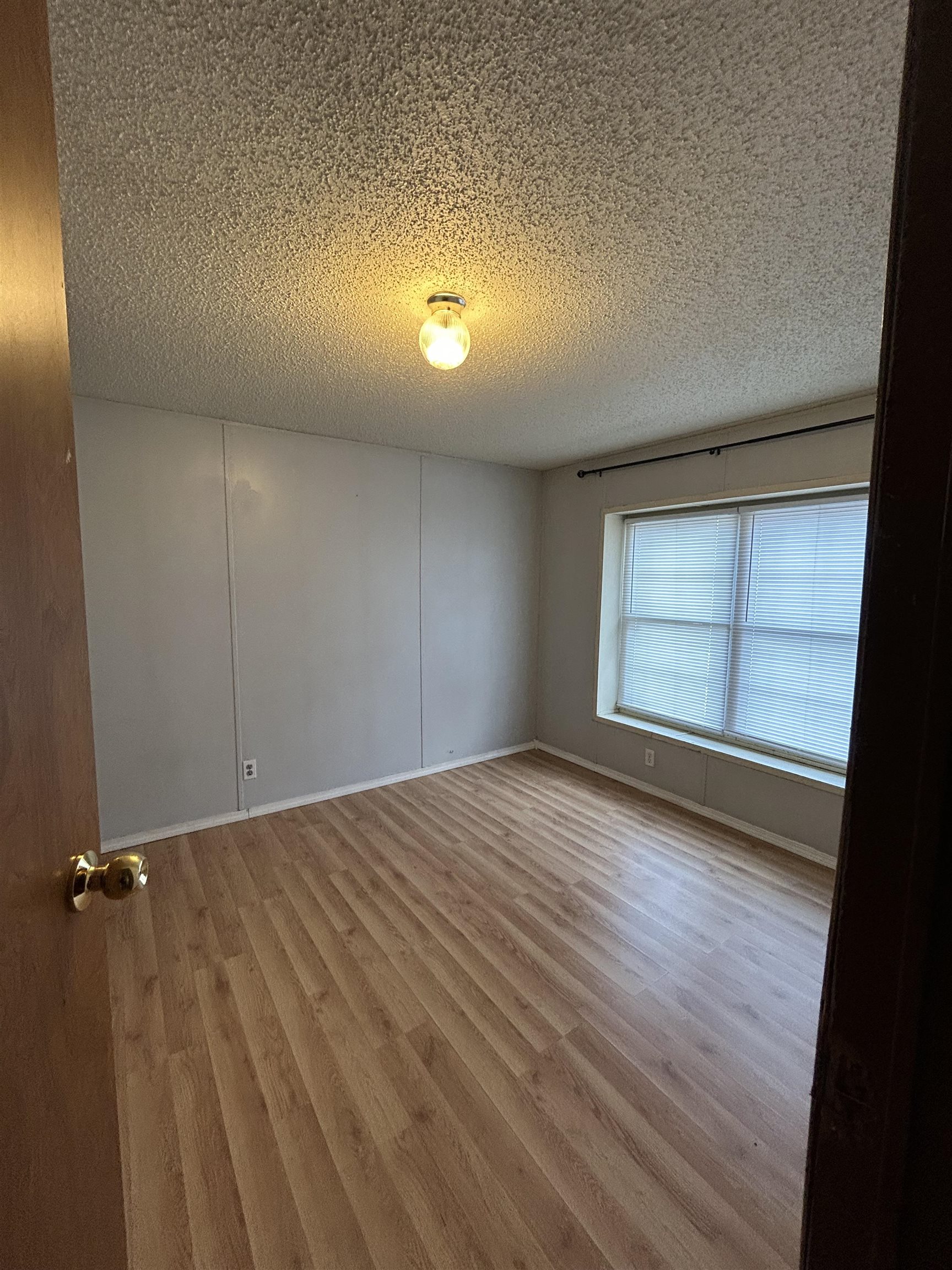 1513 E Idlewild Drive Wichita KS 67216