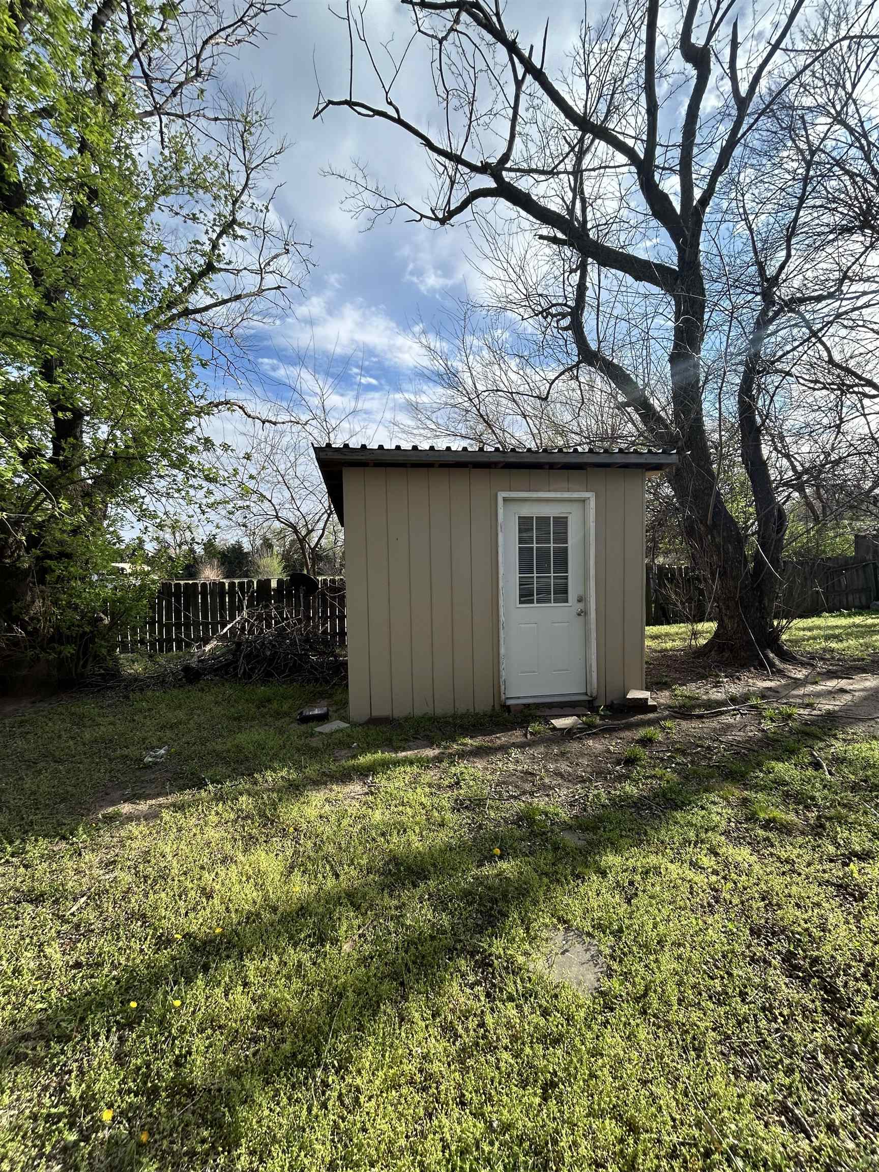 1513 E Idlewild Drive Wichita KS 67216