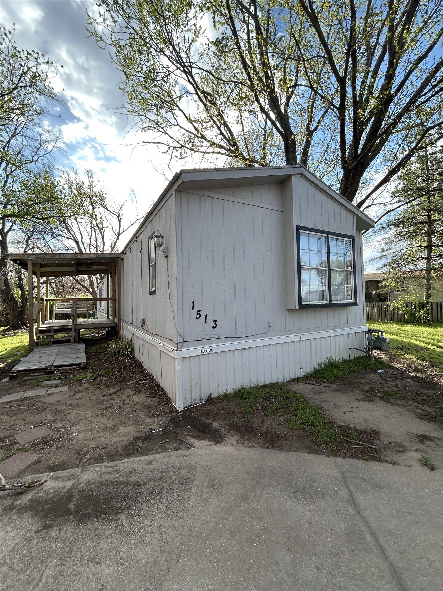 1513 E Idlewild Drive Wichita KS 67216