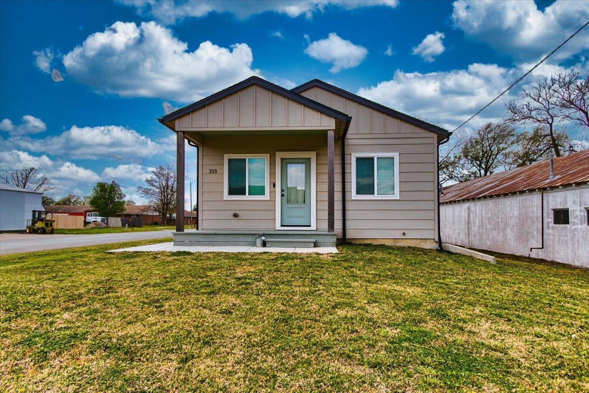 215 S Commercial Avenue Sedgwick KS 67135