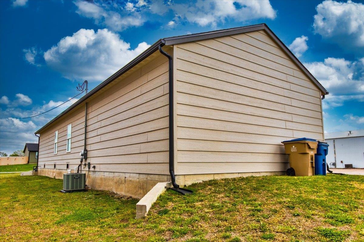 215 S Commercial Avenue Sedgwick KS 67135