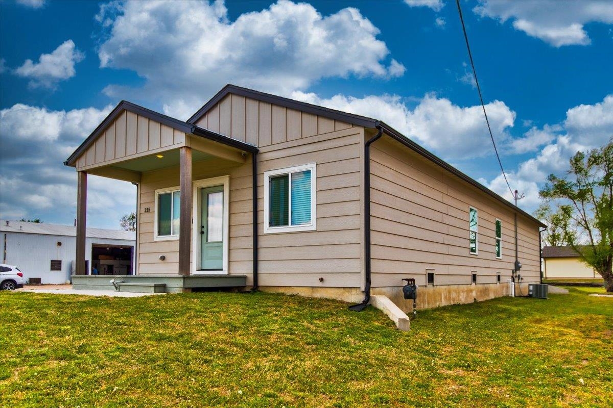 215 S Commercial Avenue Sedgwick KS 67135