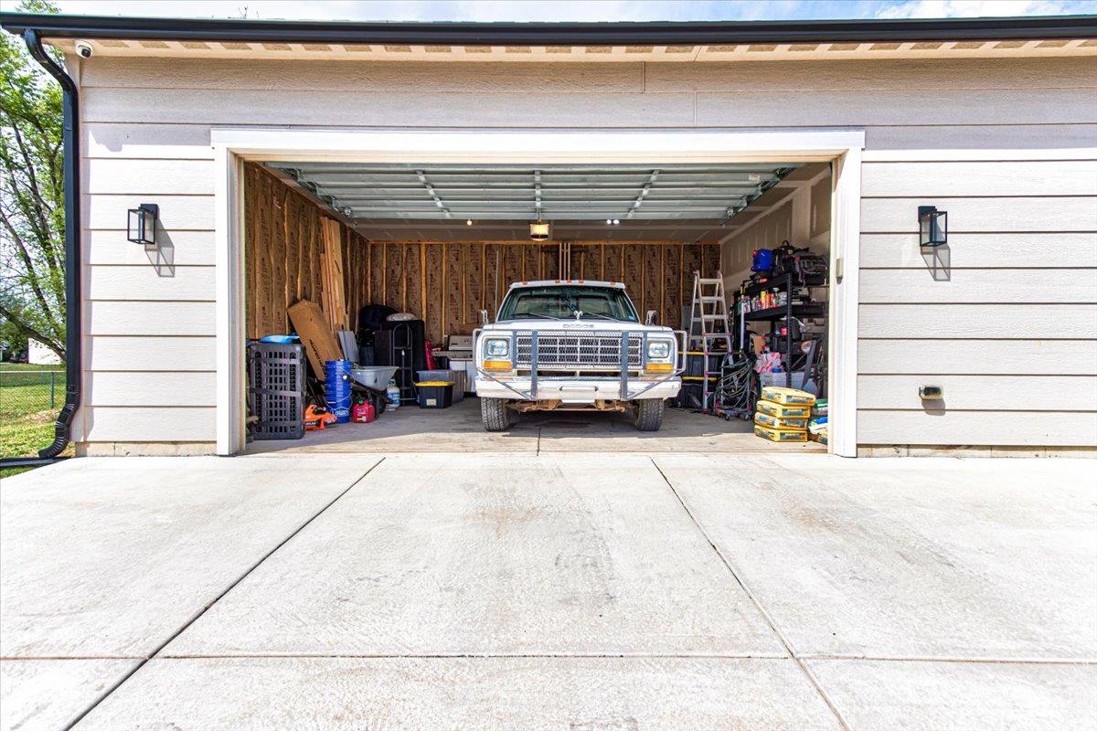 215 S Commercial Avenue Sedgwick KS 67135