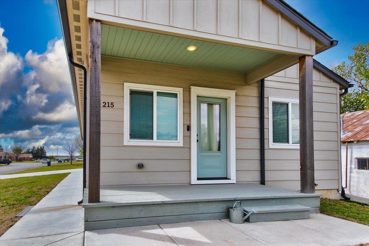 215 S Commercial Avenue Sedgwick KS 67135