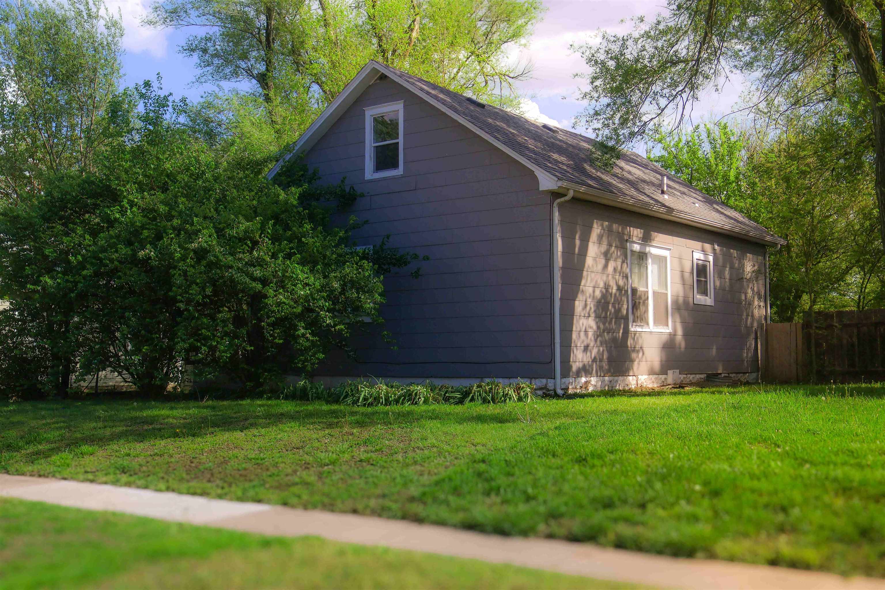 223 W 12th Street Newton KS 67114