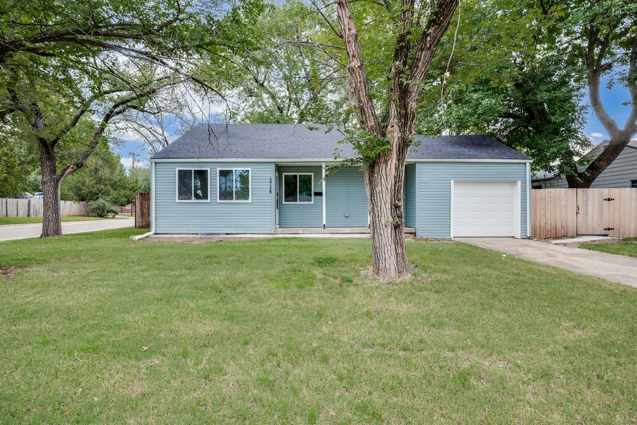 1728 Dearborn Street Augusta KS 67010