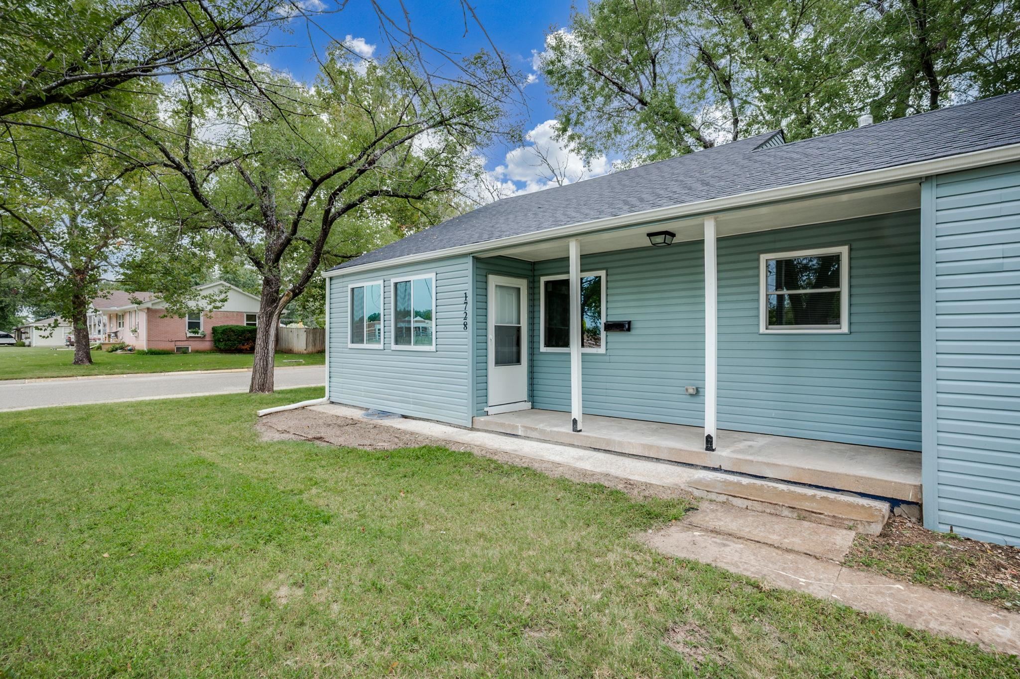 1728 Dearborn Street Augusta KS 67010