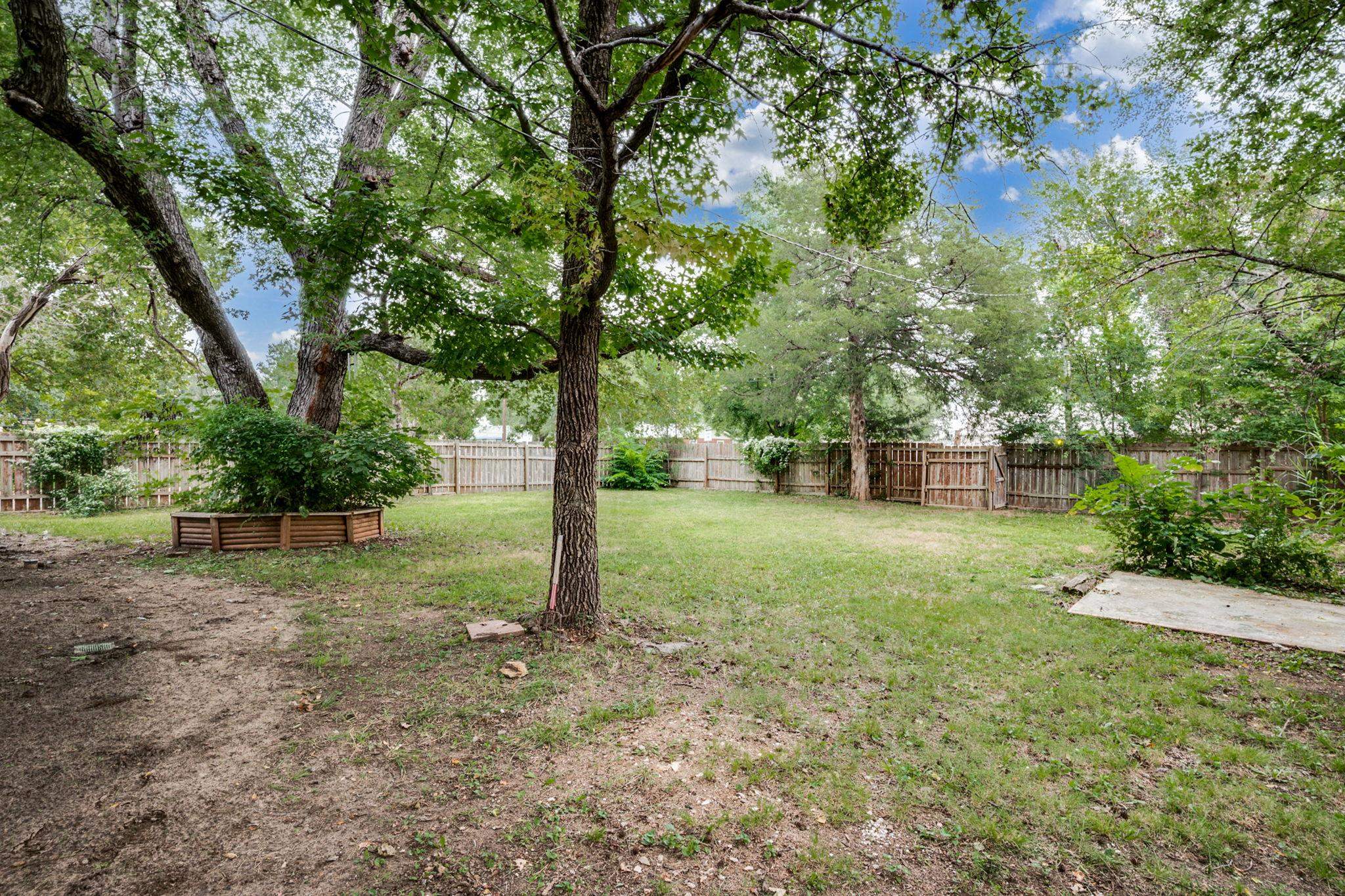 1728 Dearborn Street Augusta KS 67010