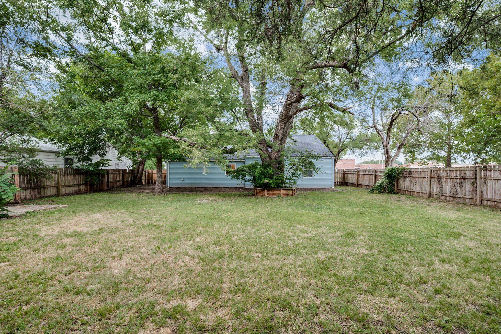 1728 Dearborn Street Augusta KS 67010