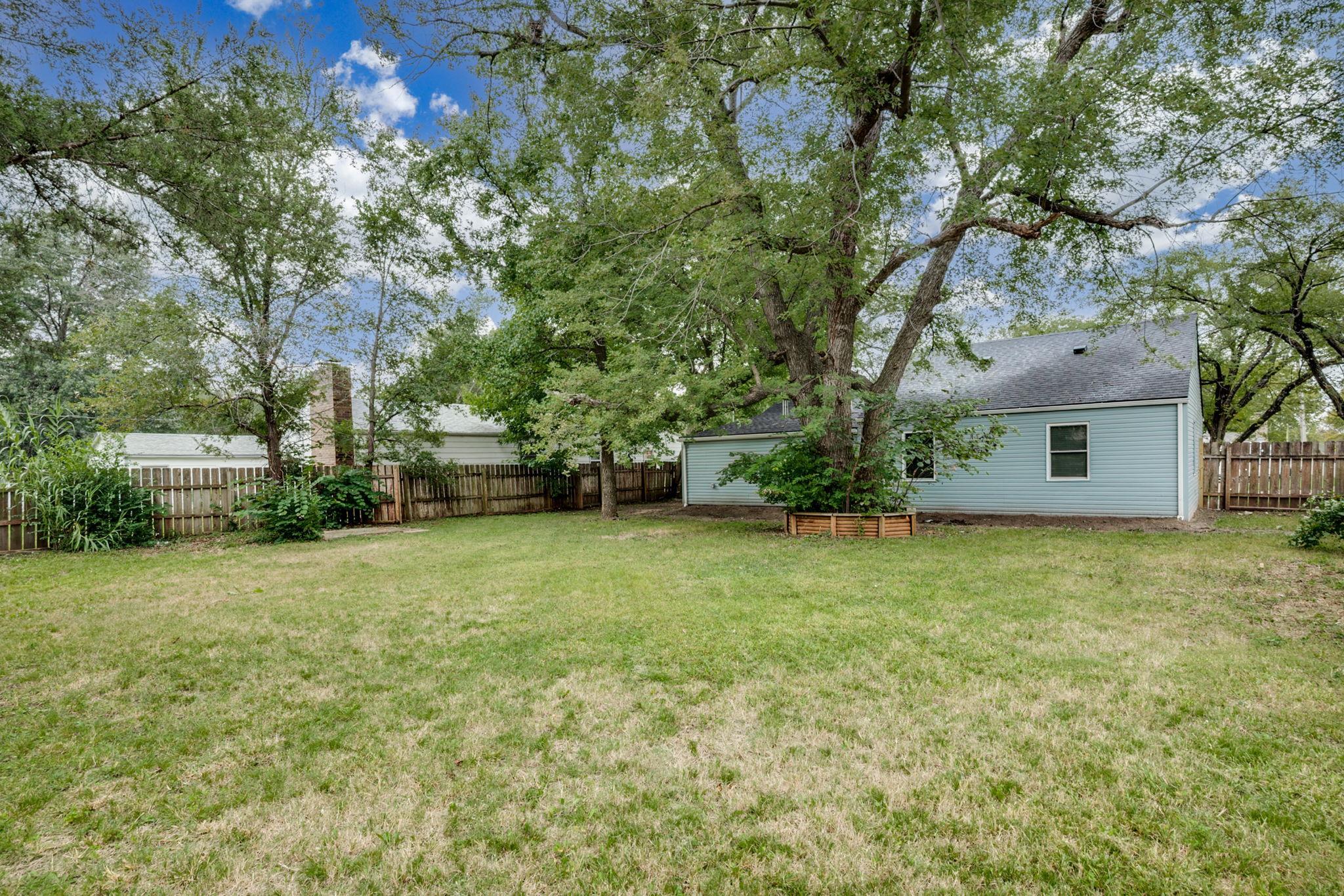 1728 Dearborn Street Augusta KS 67010