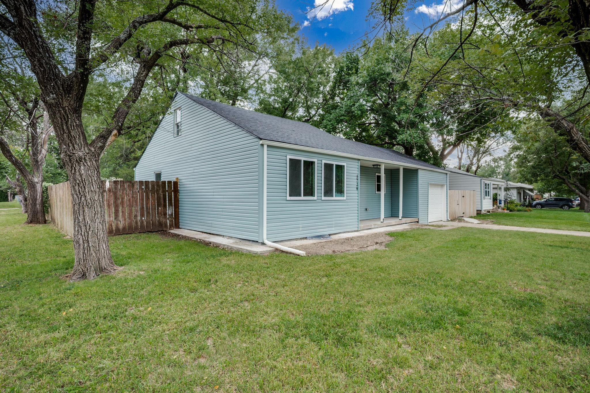 1728 Dearborn Street Augusta KS 67010