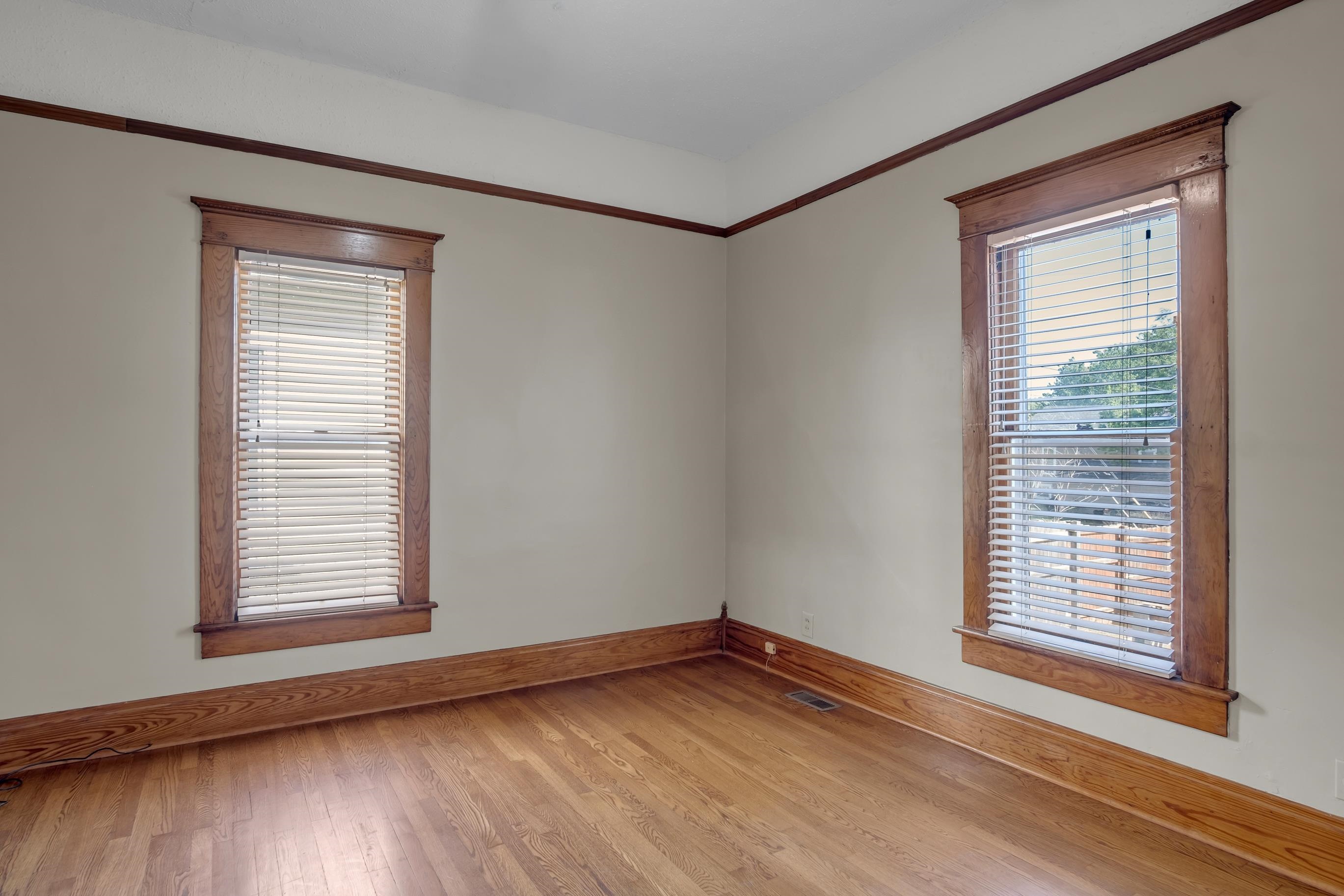 221 E 10th Newton KS 67114