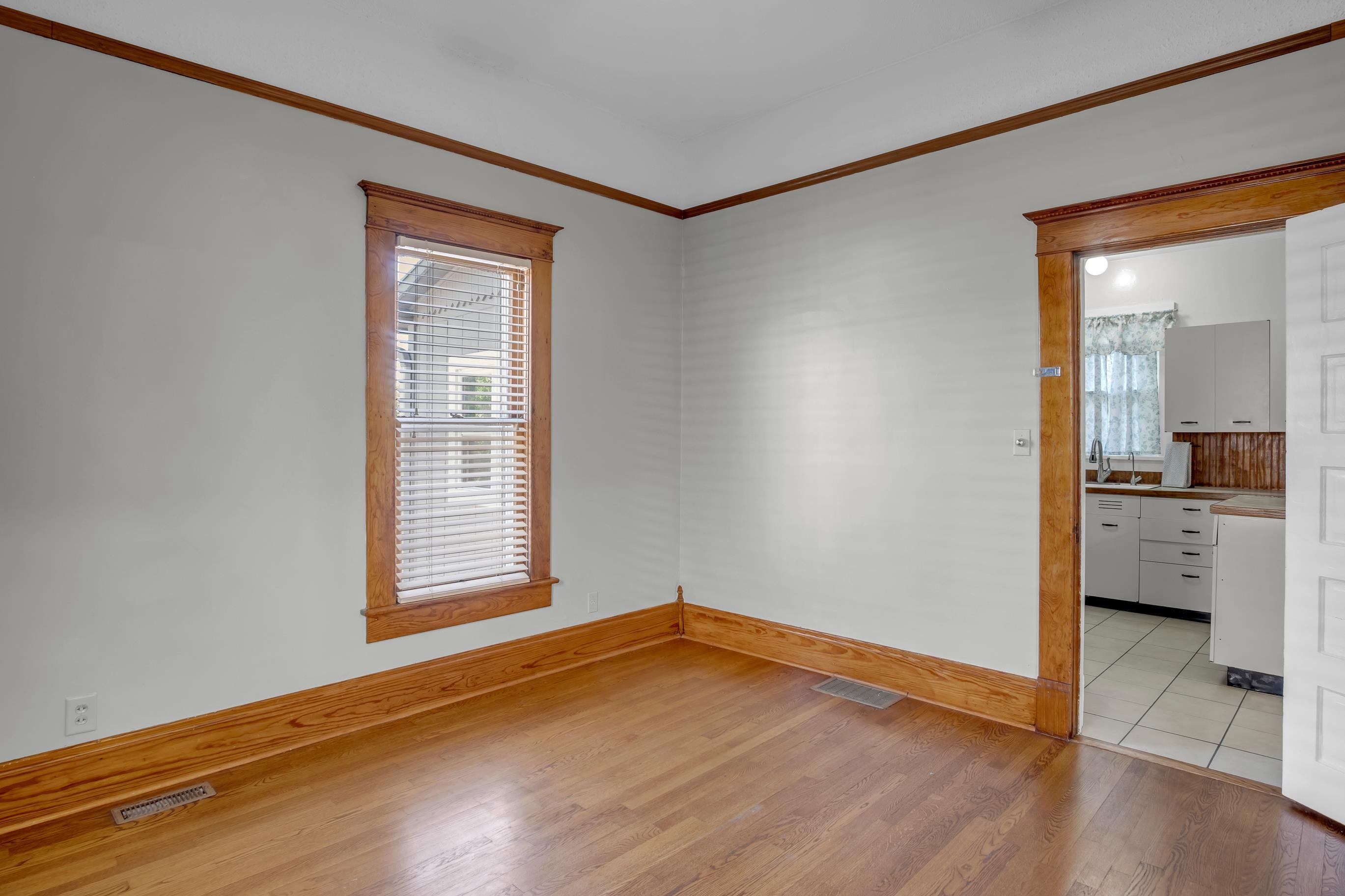 221 E 10th Newton KS 67114