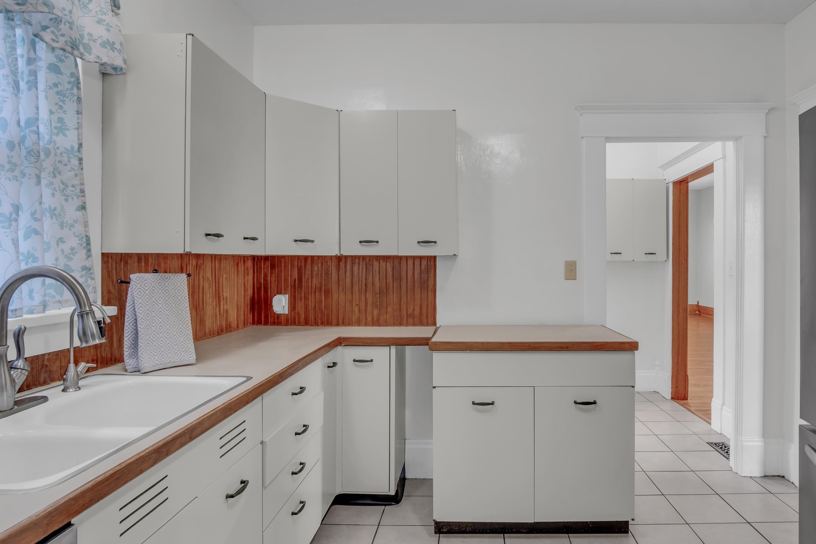 221 E 10th Newton KS 67114
