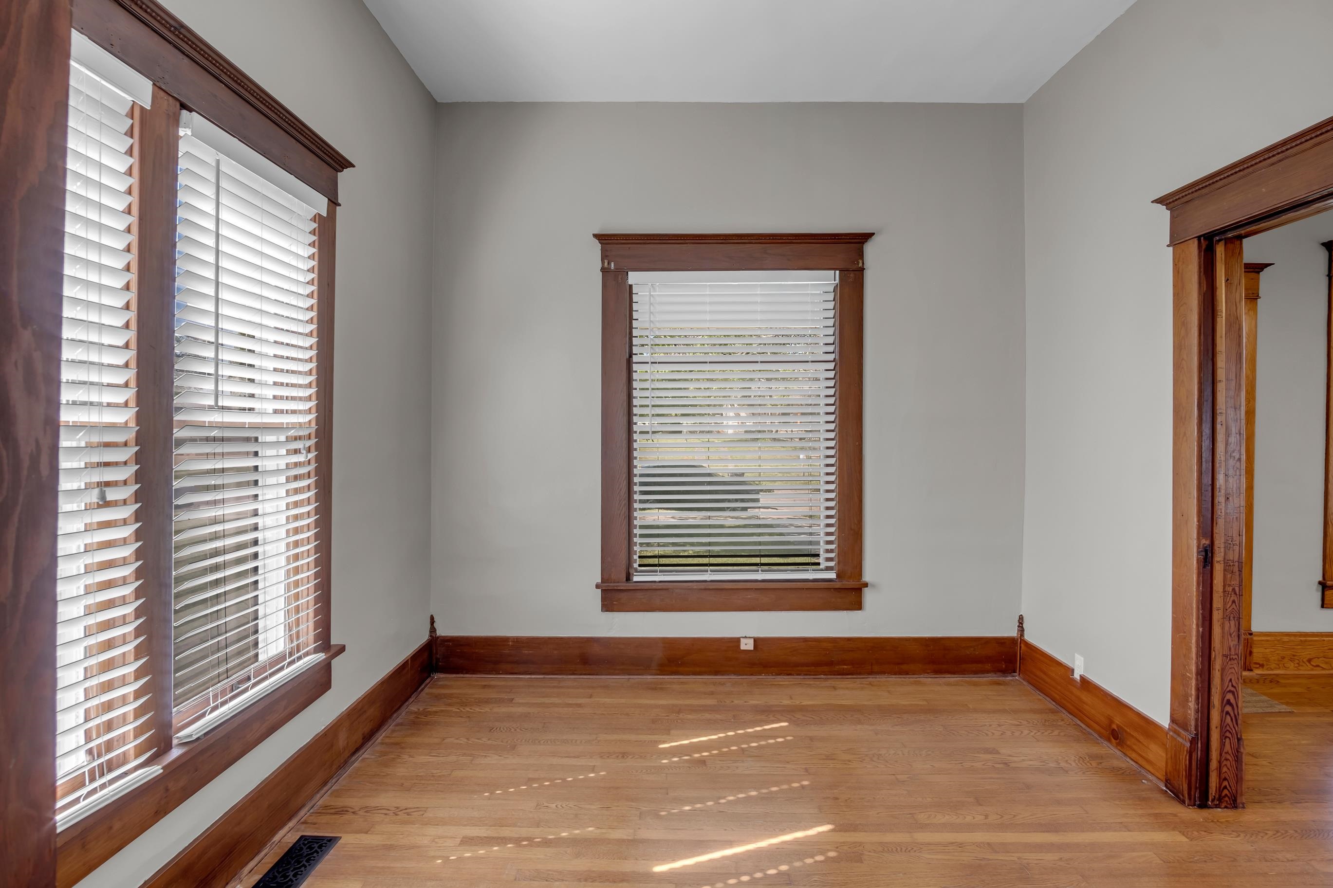 221 E 10th Newton KS 67114