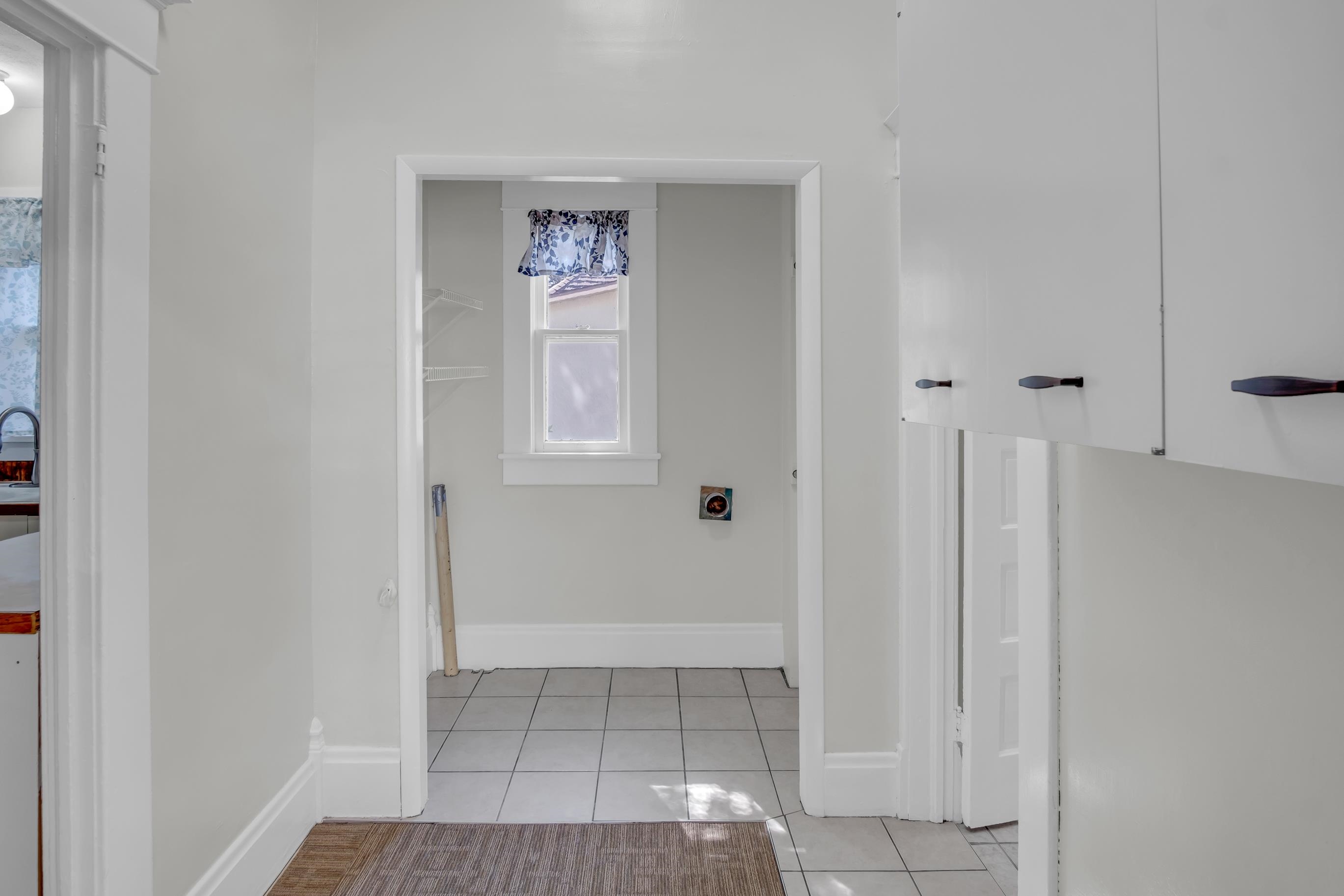 221 E 10th Newton KS 67114